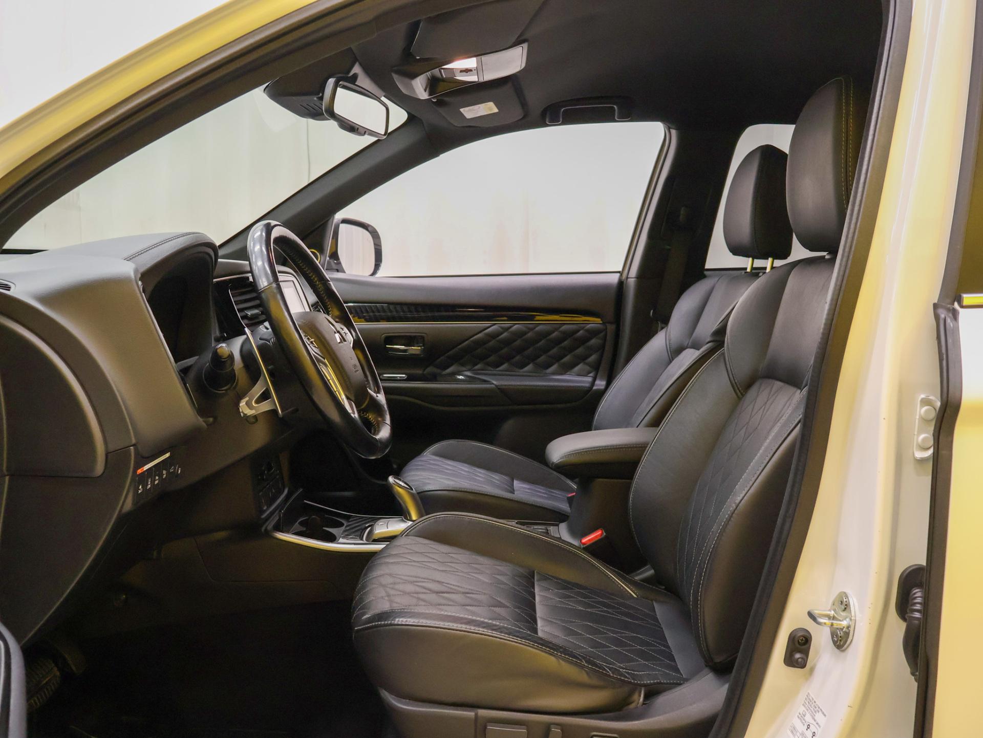 MITSUBISHI Outlander PHEV 2020