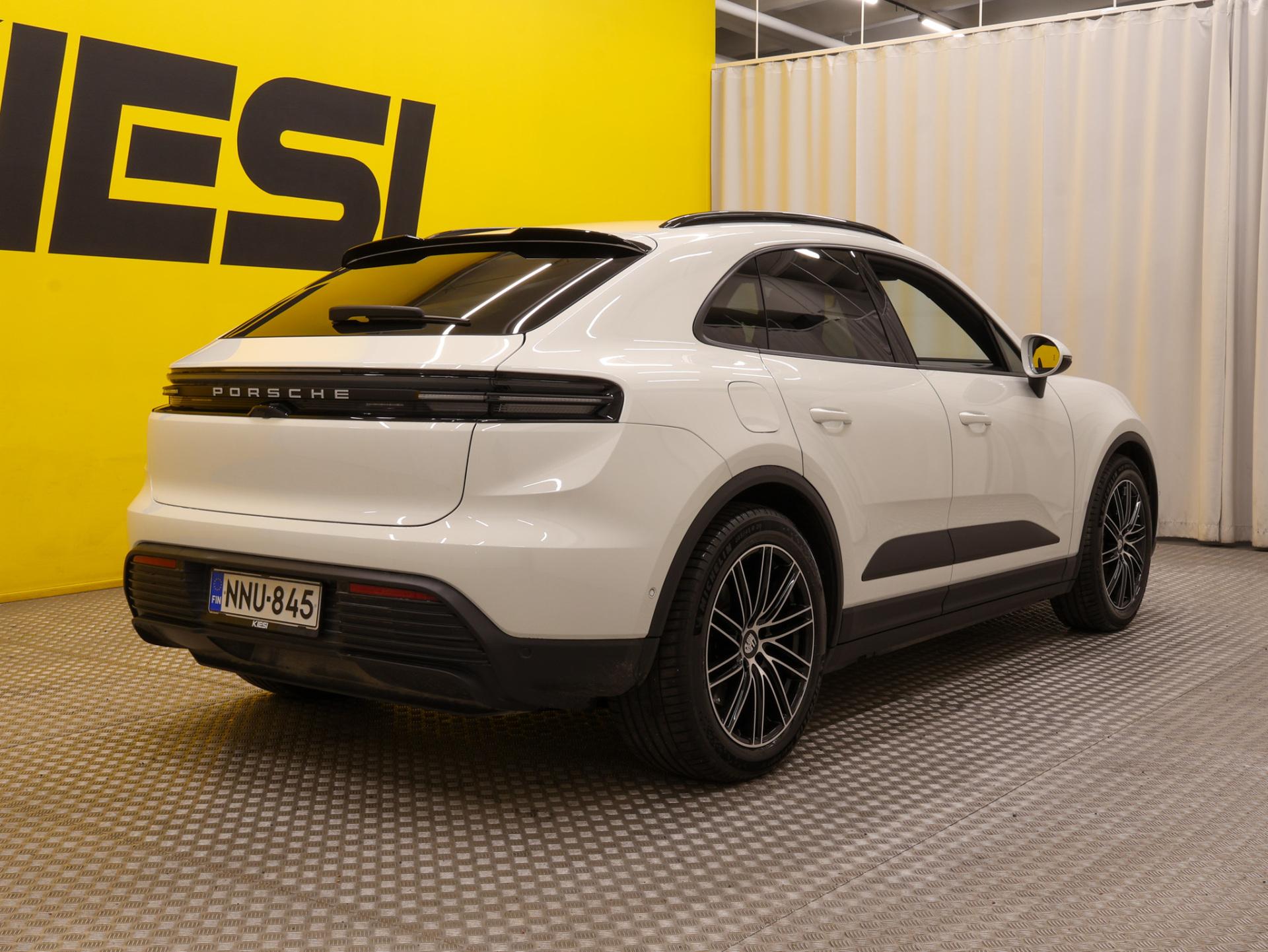 PORSCHE Macan 2024