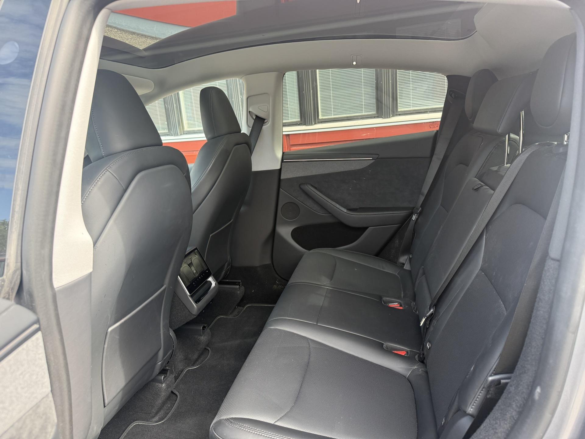 TESLA Model Y 2025