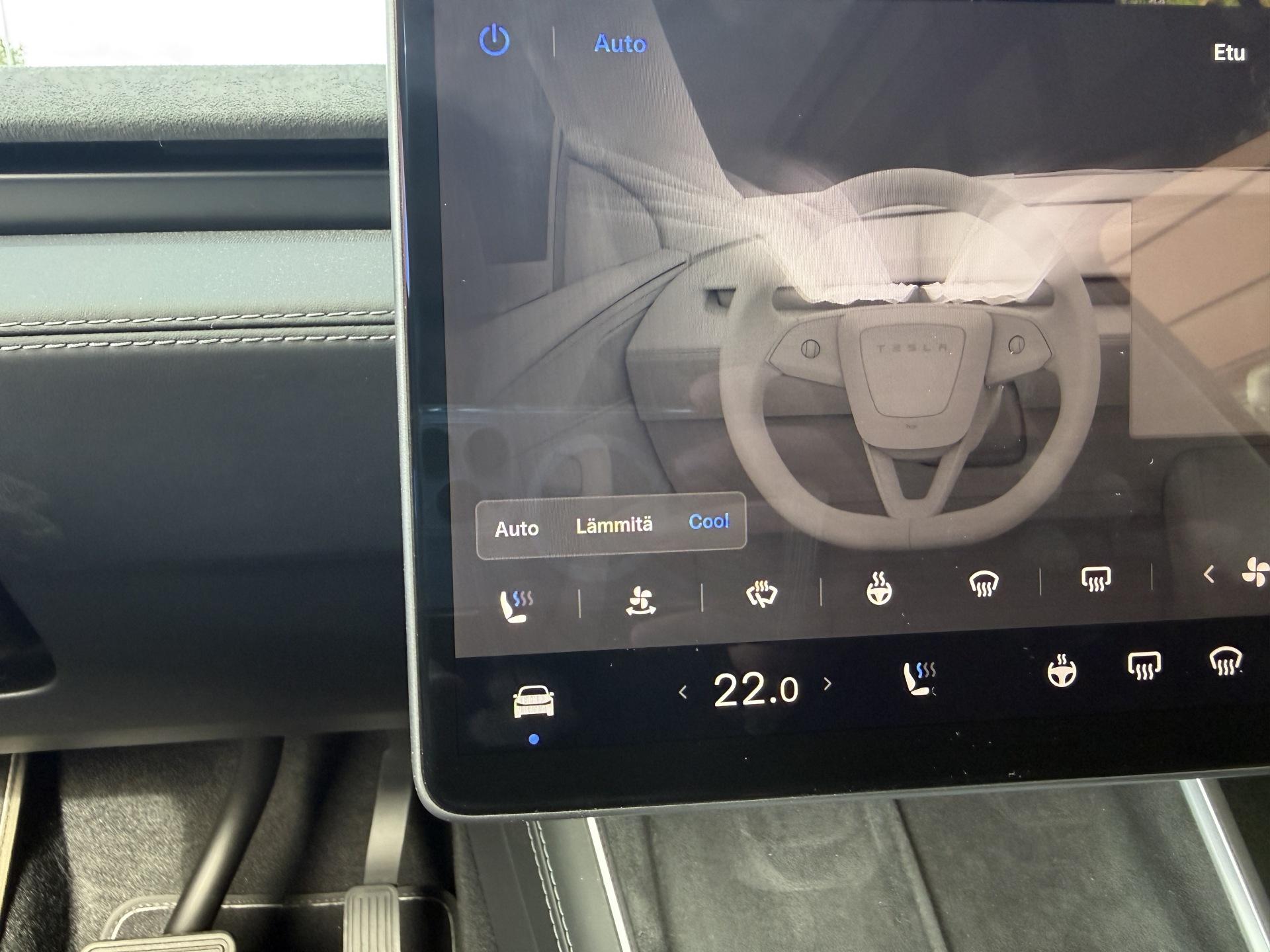 TESLA Model Y 2025