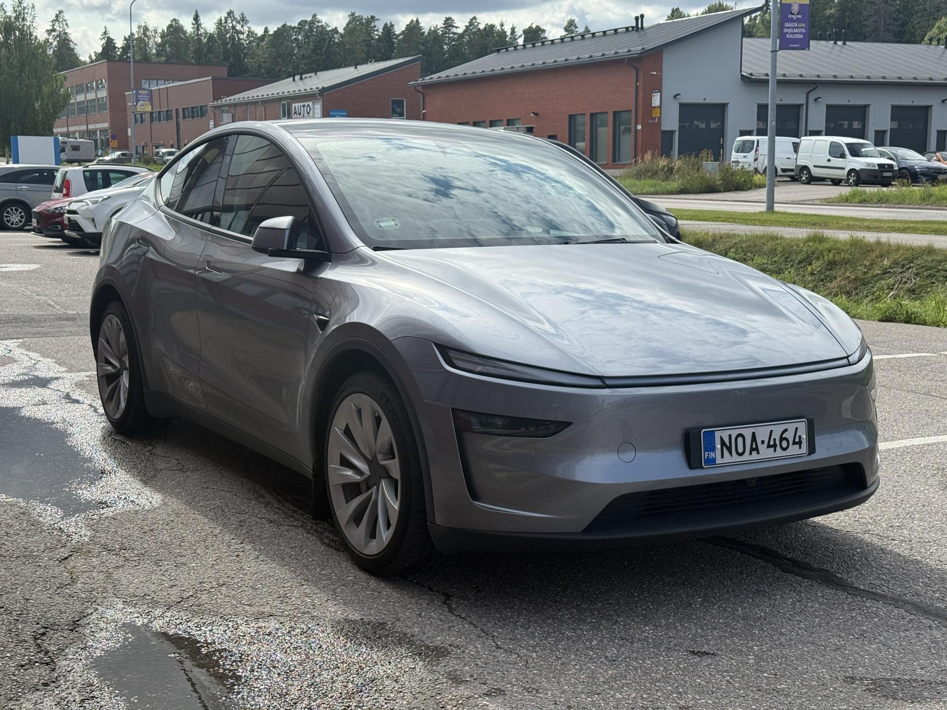 TESLA Model Y 2025