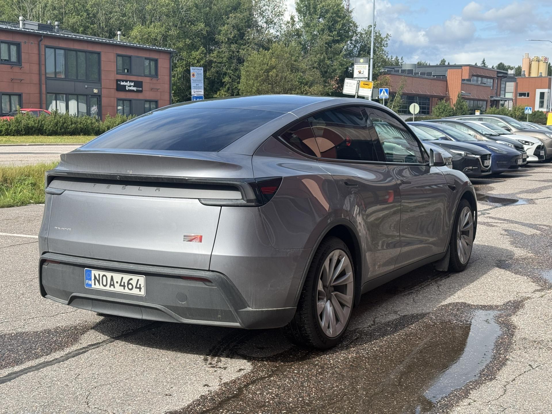 TESLA Model Y 2025
