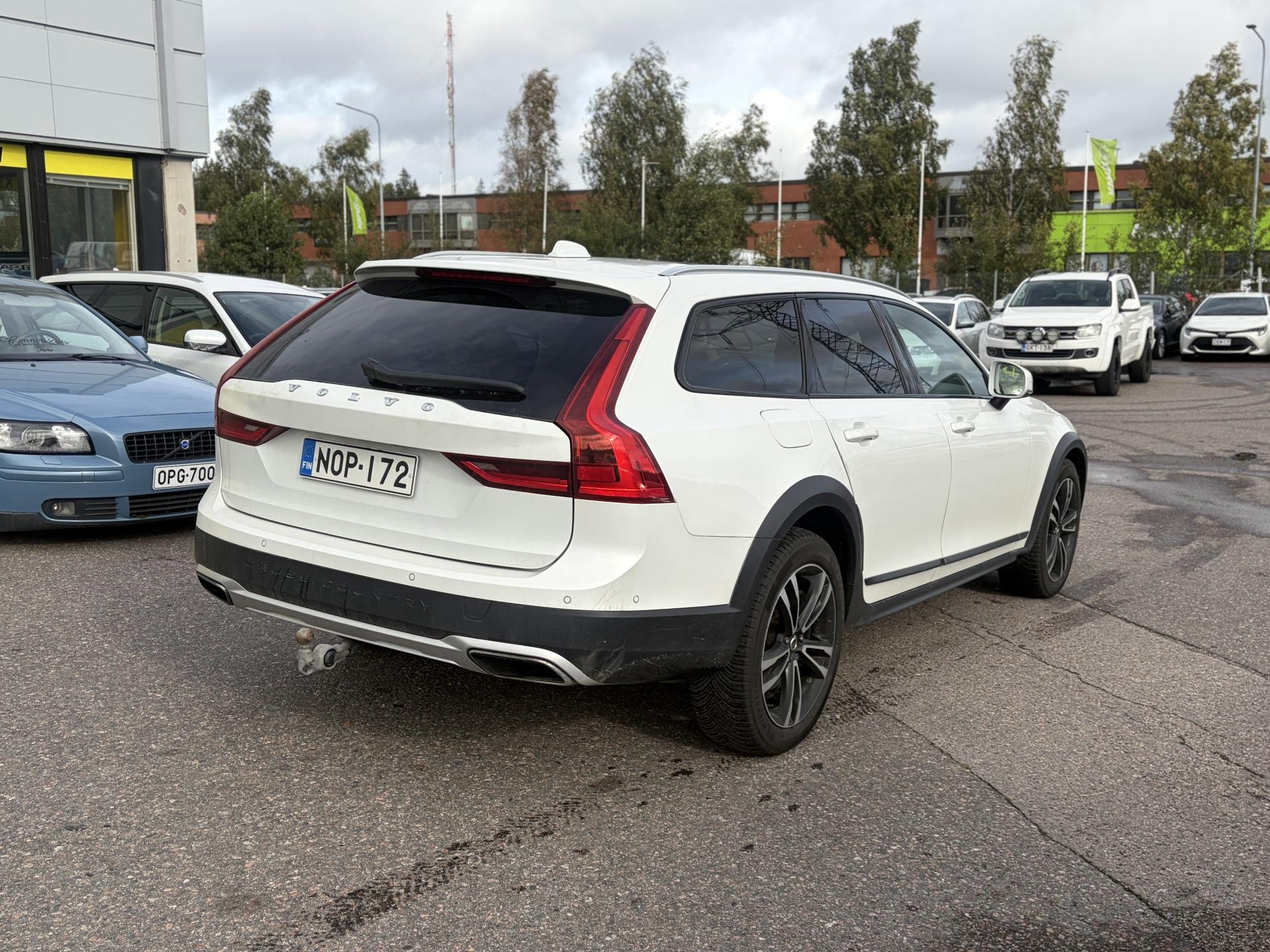 VOLVO V90 Cross Country 2017
