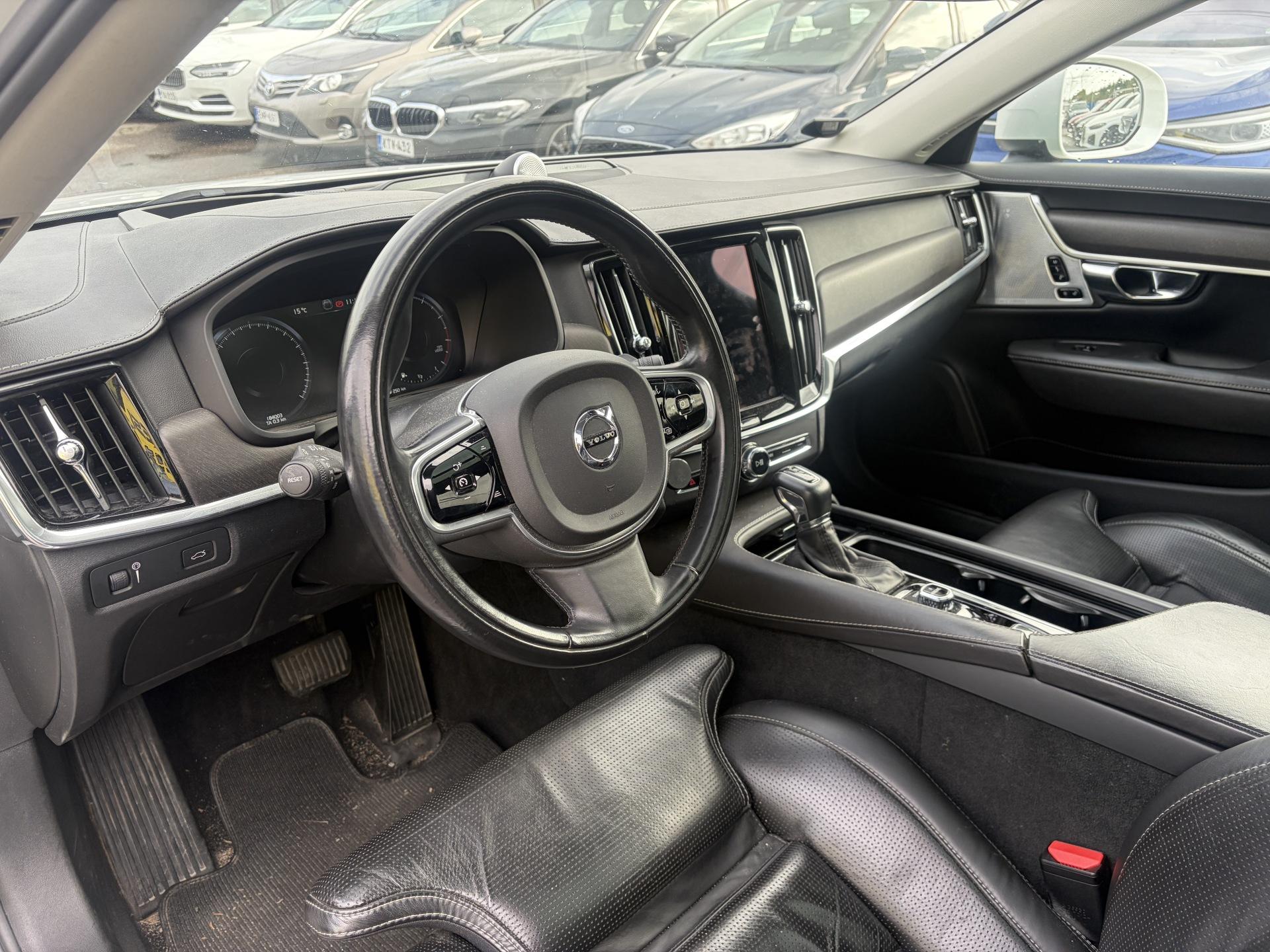 VOLVO V90 Cross Country 2017