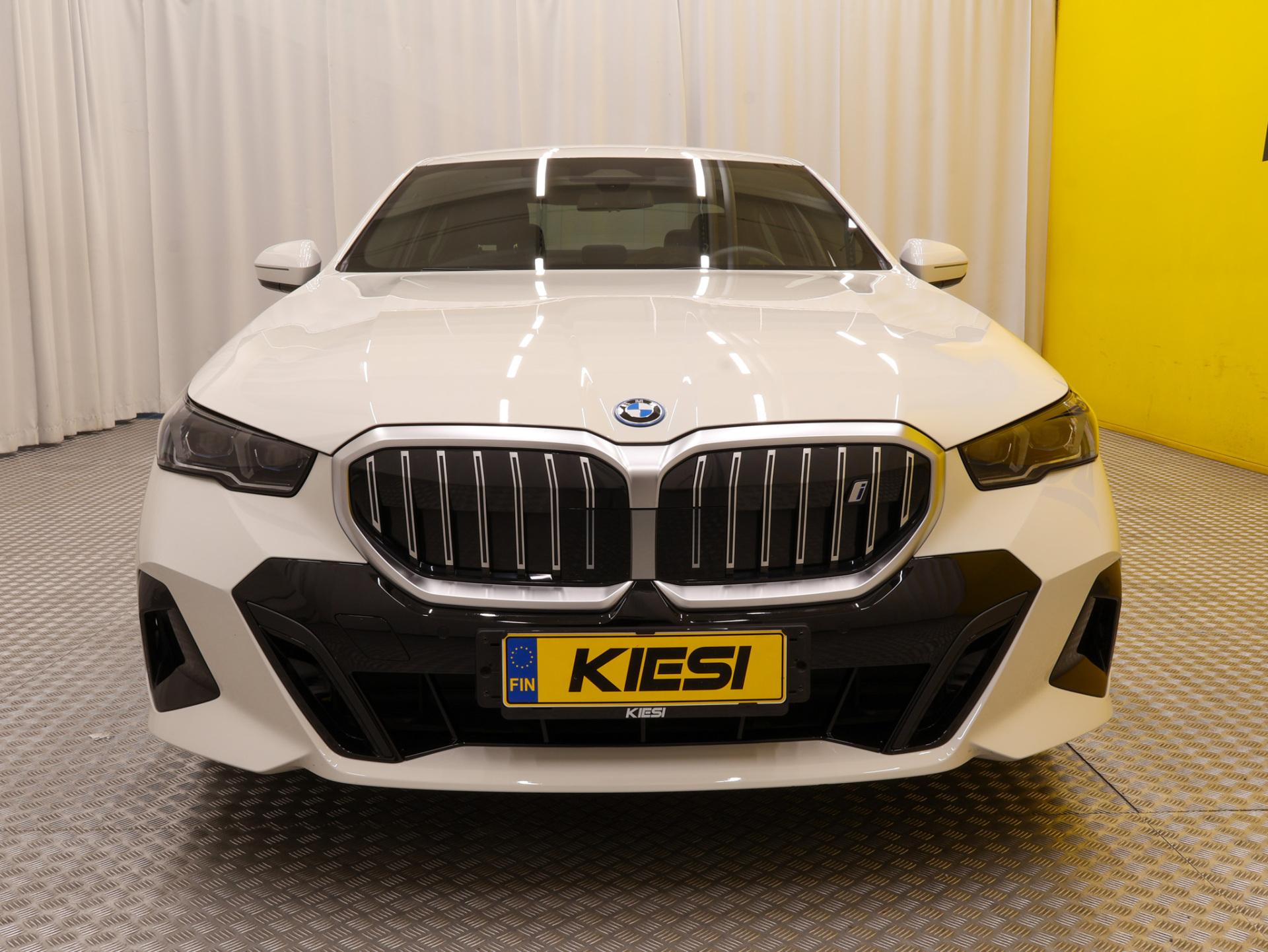 BMW i5 2024
