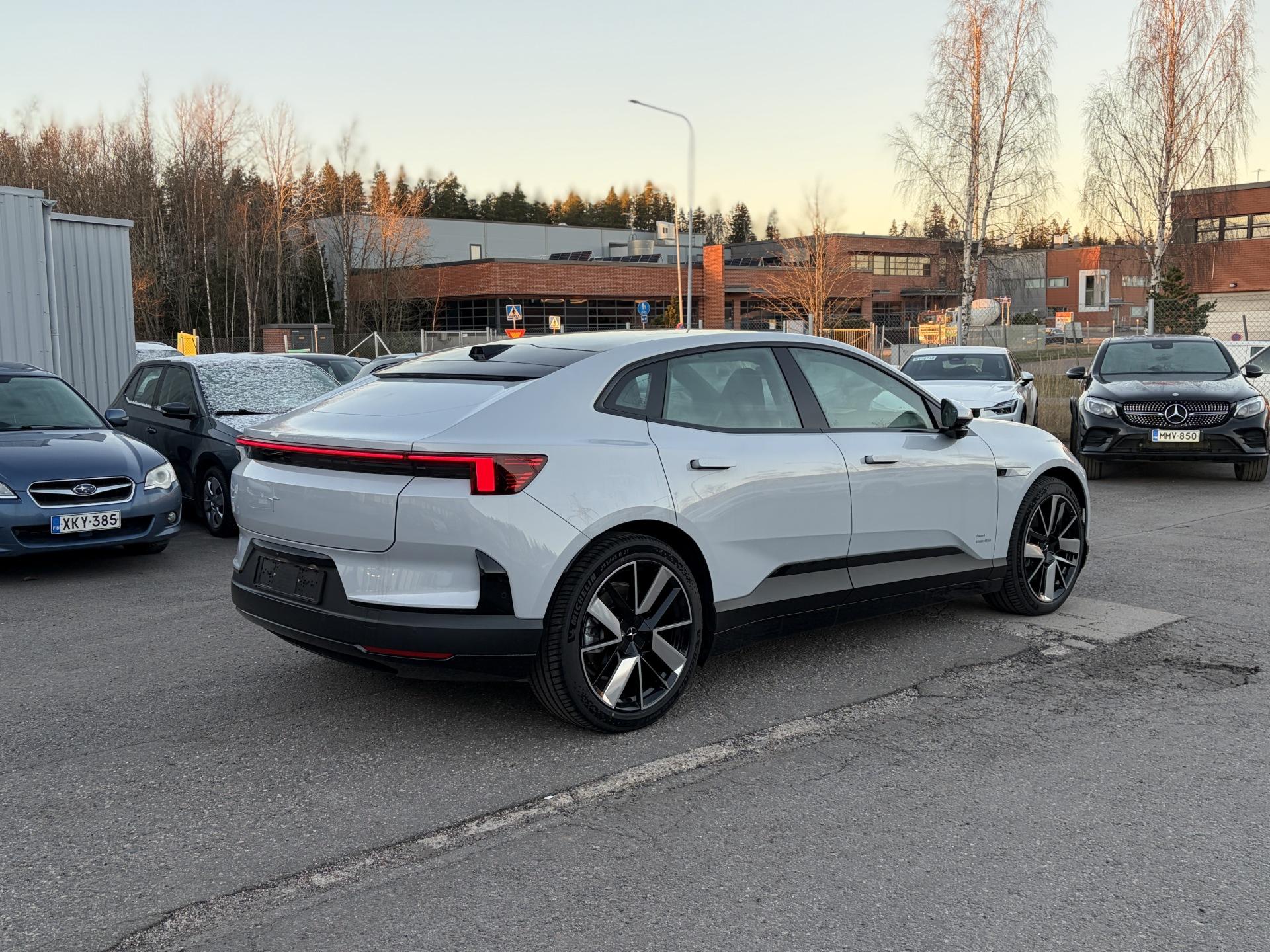 POLESTAR 4 2025