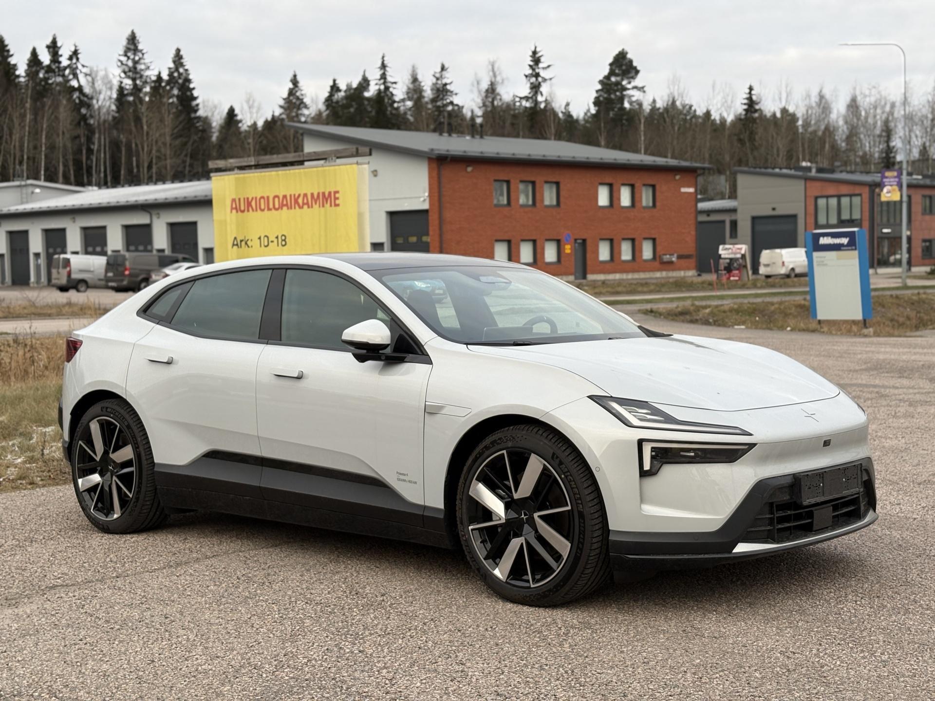 POLESTAR 4 2025