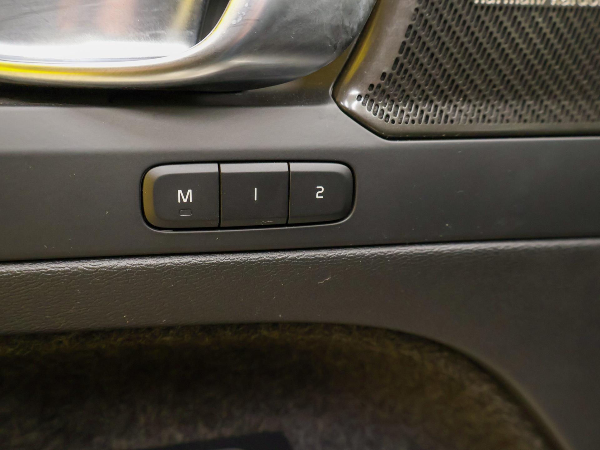 VOLVO C40 2023