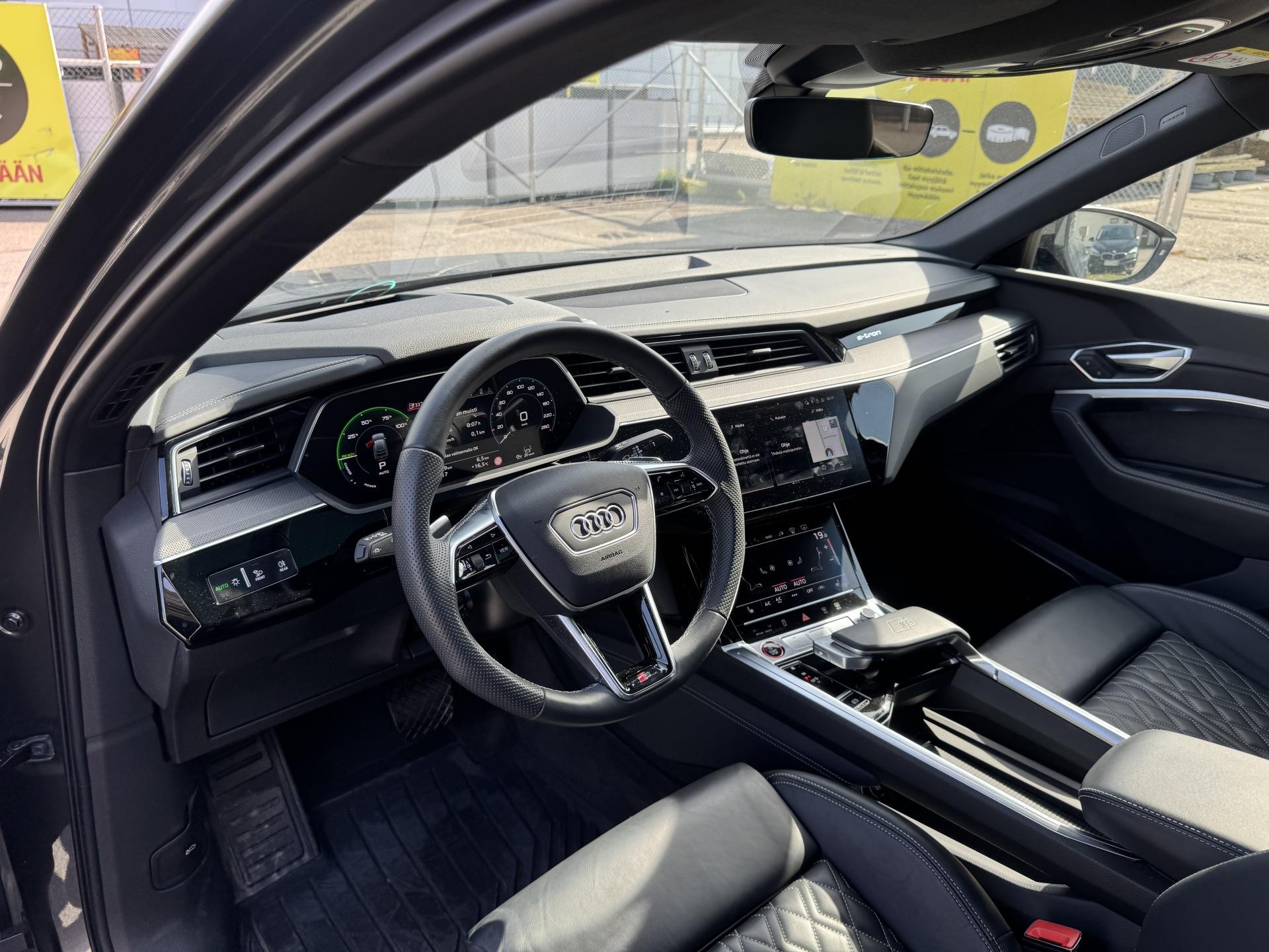 AUDI e-tron 2023