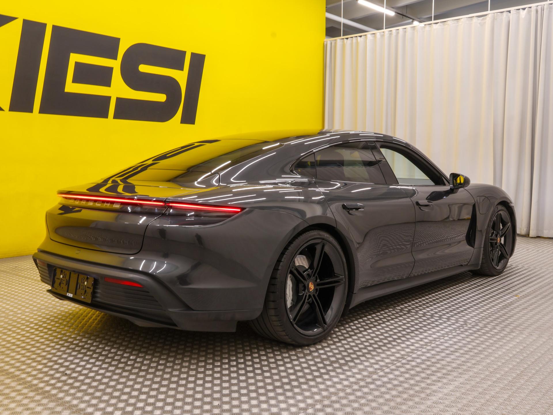PORSCHE Taycan 2020