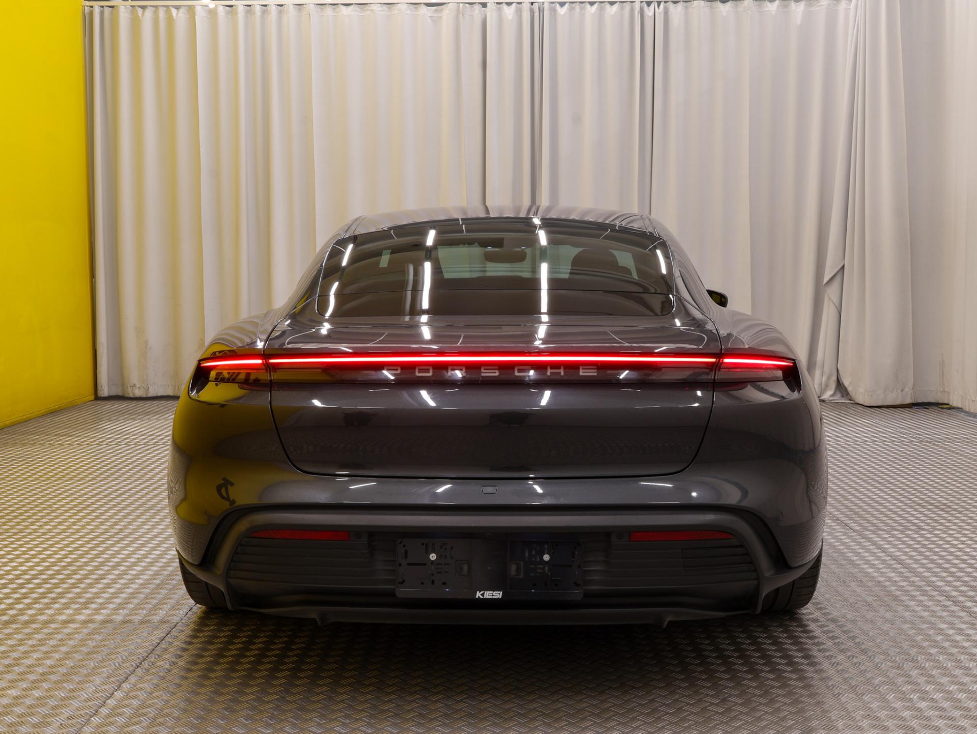 PORSCHE Taycan 2020