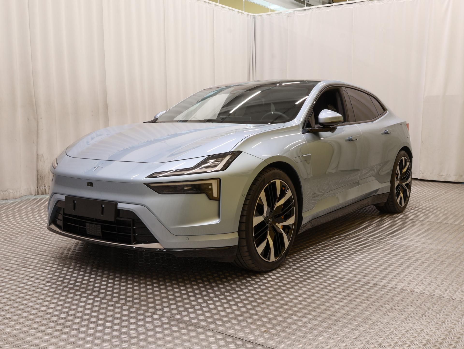 POLESTAR 4 2025