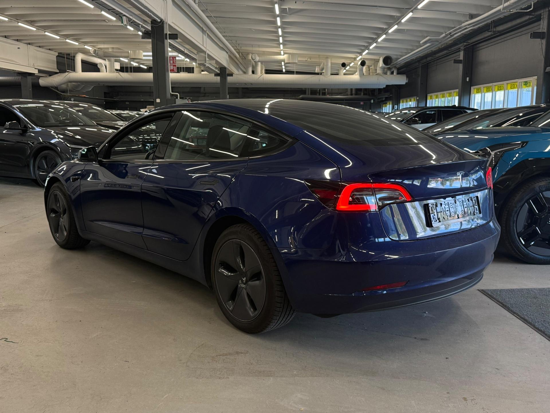 TESLA Model 3 2022