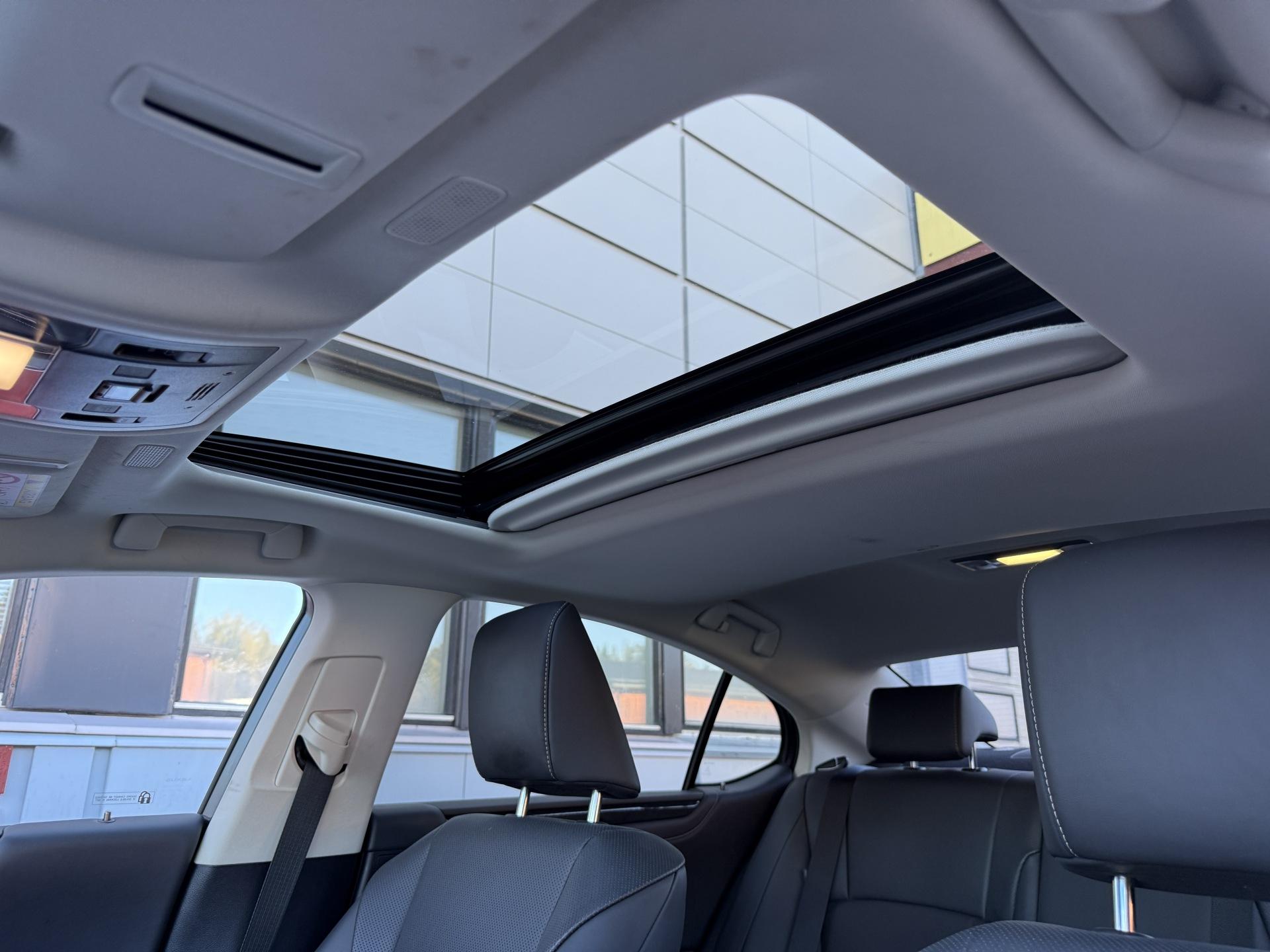 LEXUS ES 2024