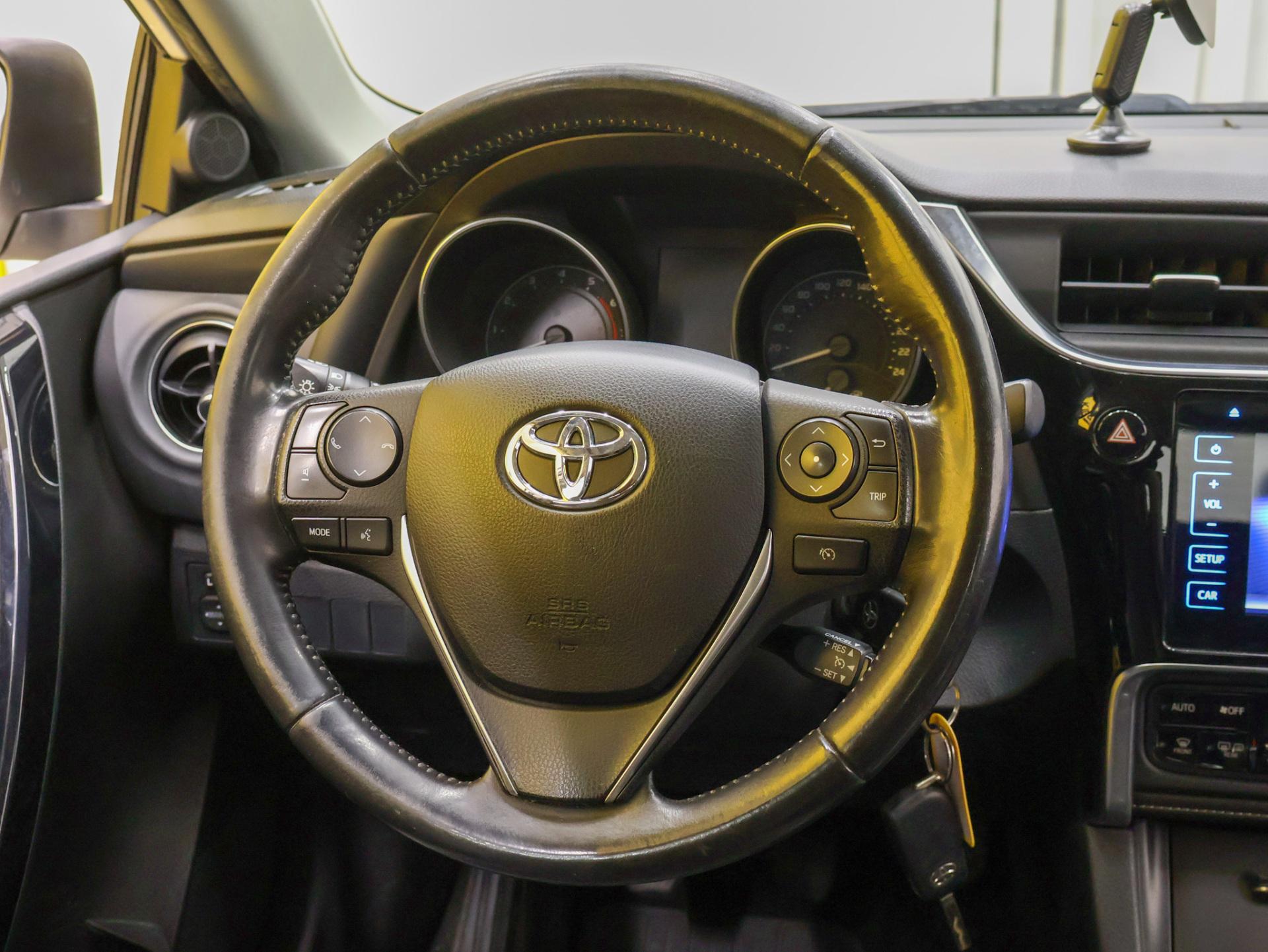 TOYOTA Auris 2016