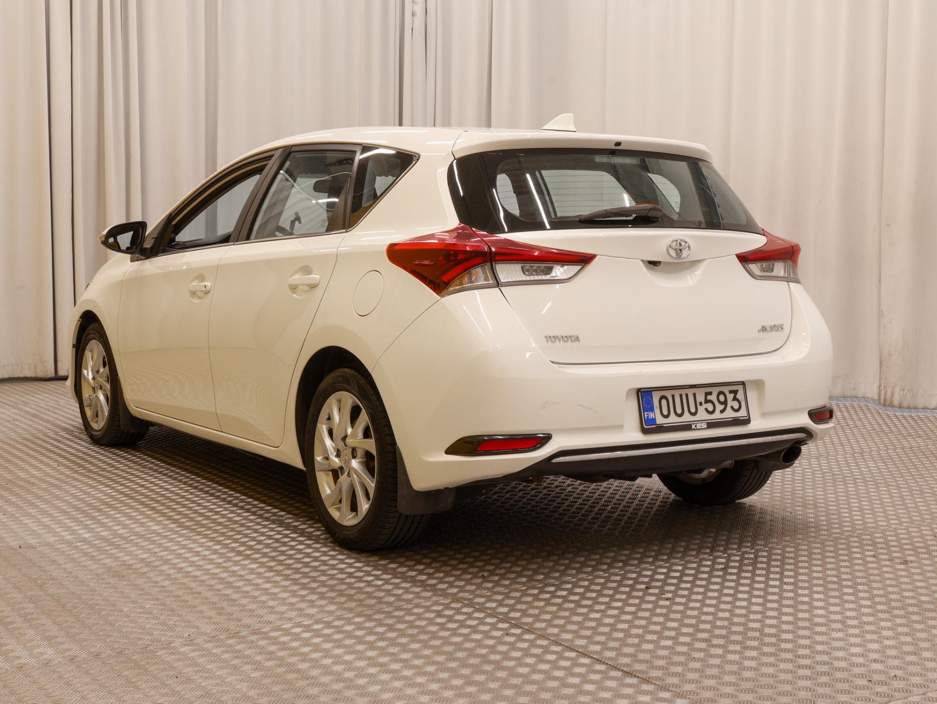 TOYOTA Auris 2016