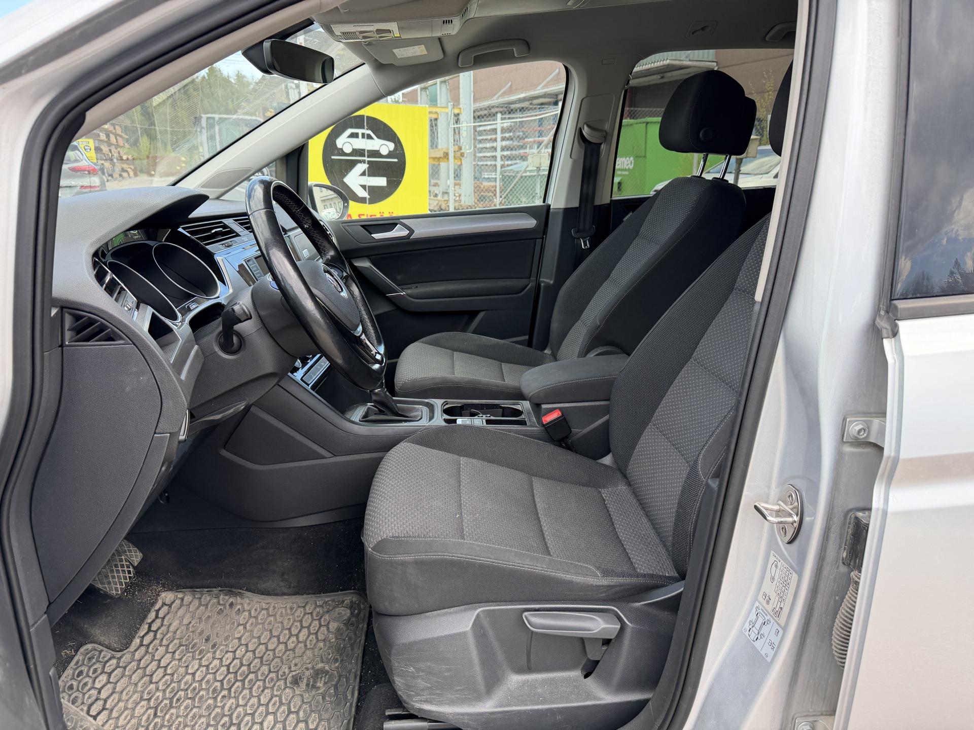 VOLKSWAGEN Touran 2017