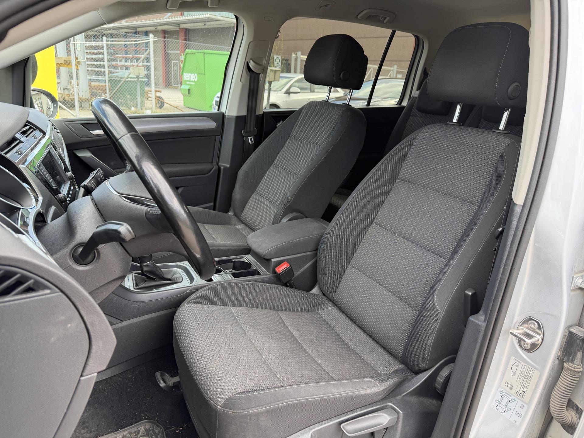 VOLKSWAGEN Touran 2017
