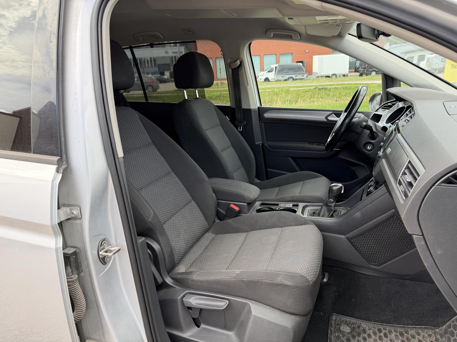 VOLKSWAGEN Touran 2017