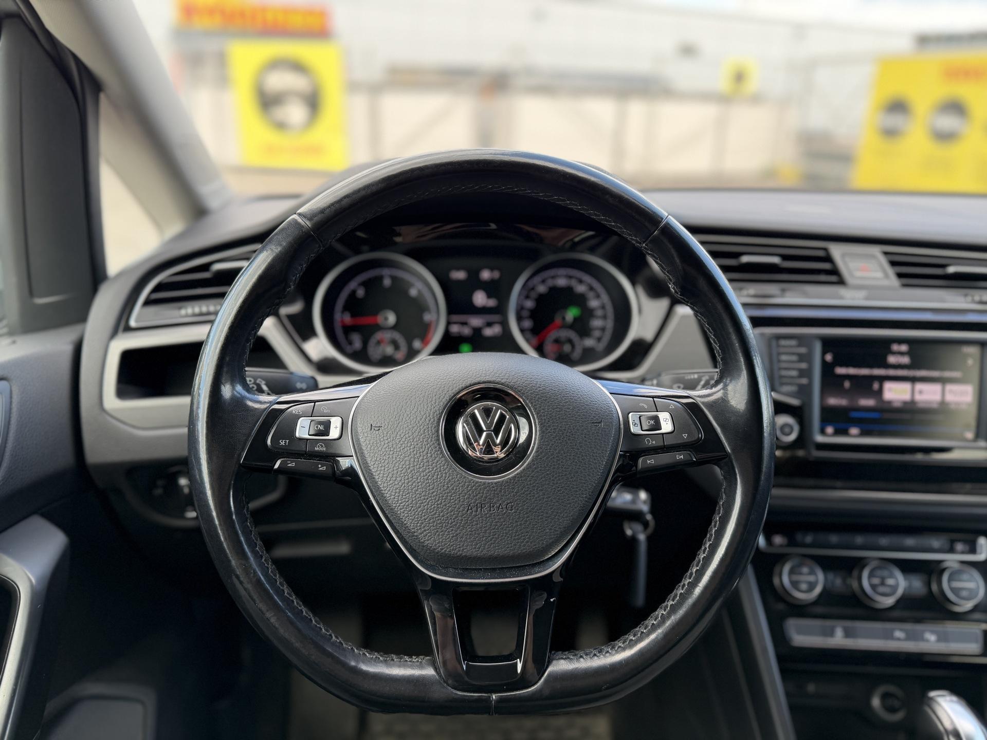 VOLKSWAGEN Touran 2017