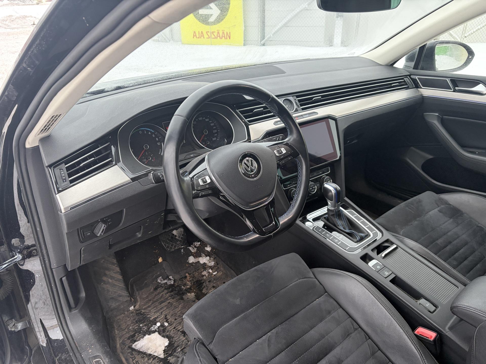 VOLKSWAGEN Passat 2018