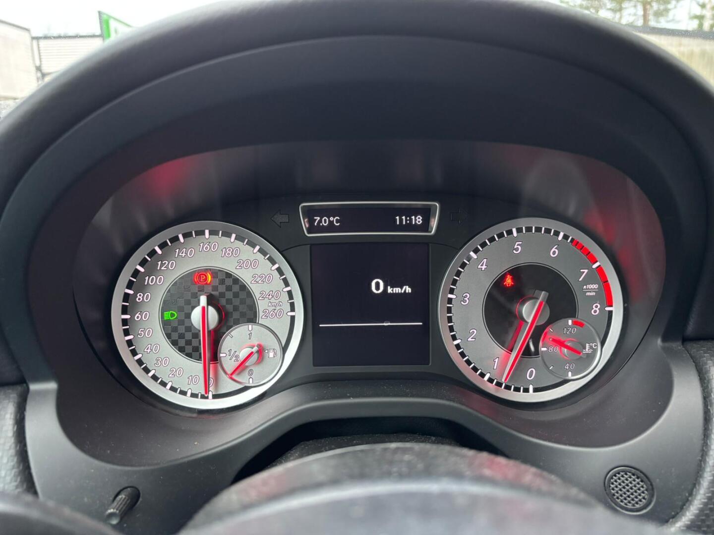 MERCEDES-BENZ A 2012