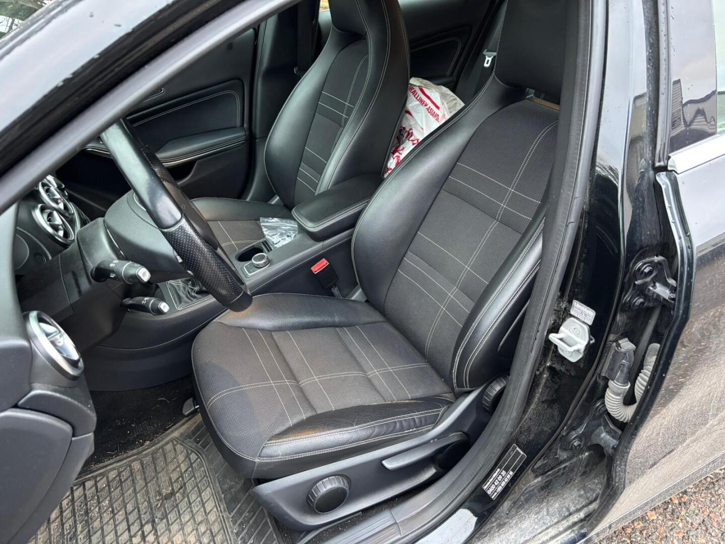 MERCEDES-BENZ A 2012