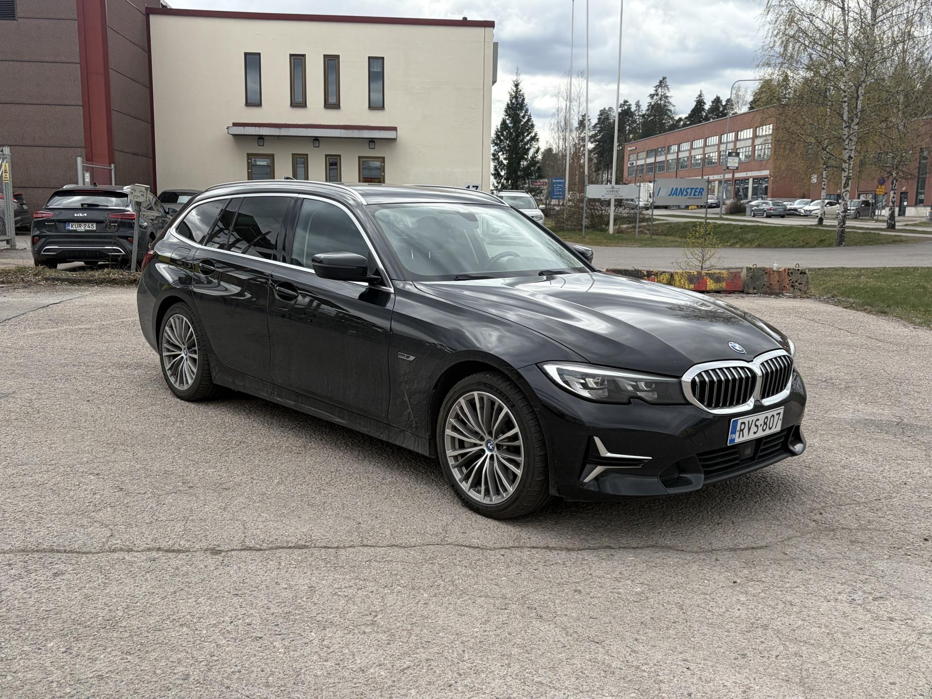 BMW 330 2022