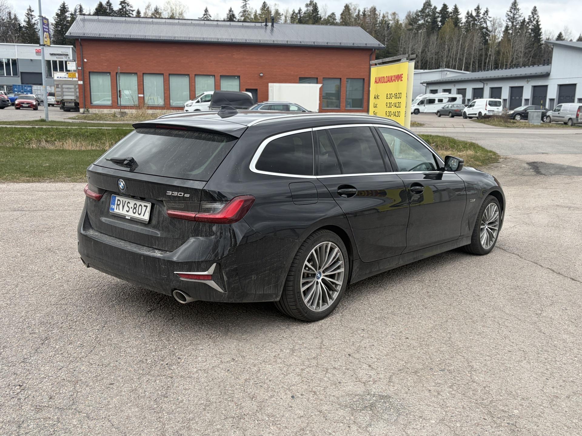 BMW 330 2022