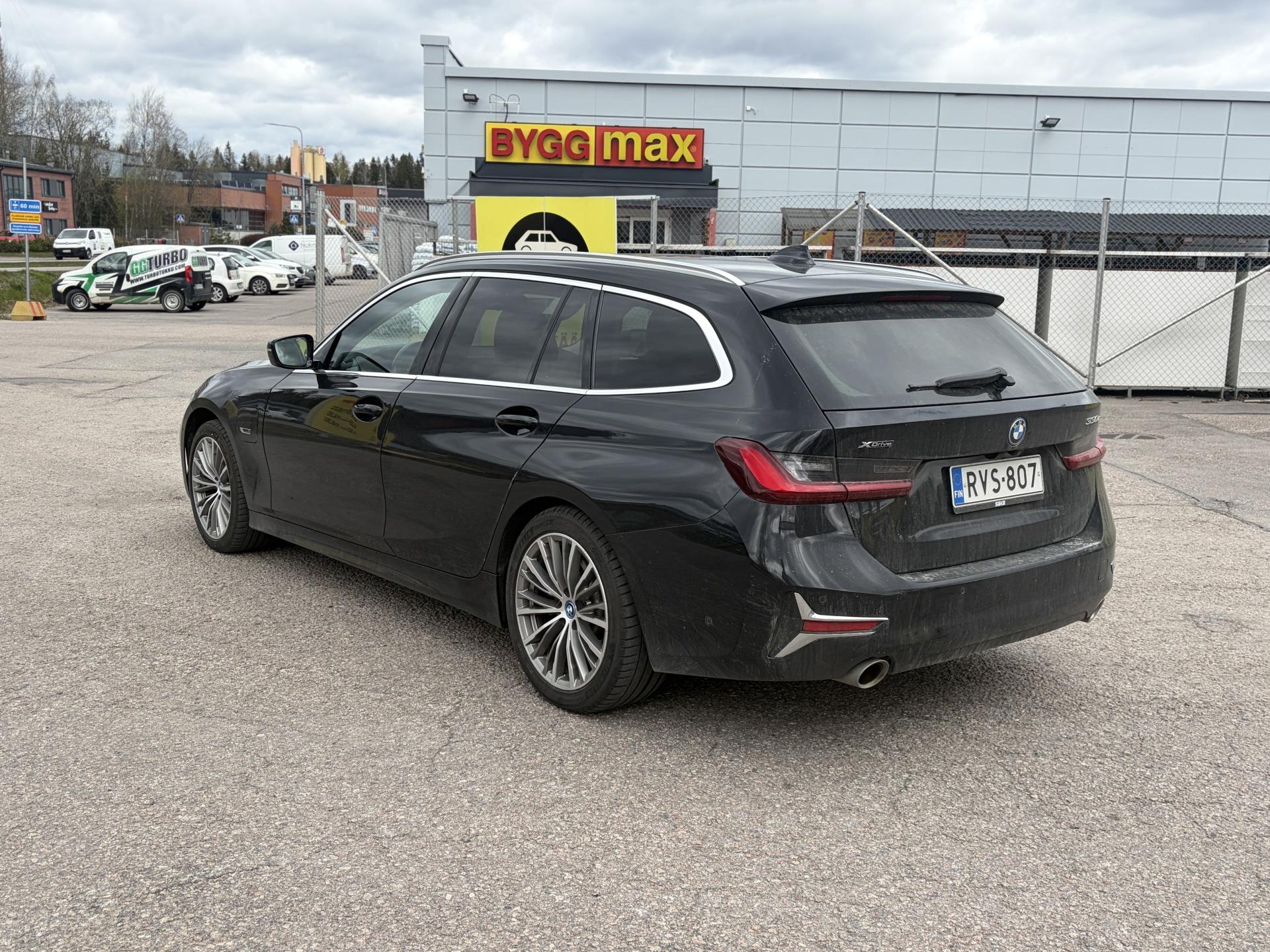 BMW 330 2022