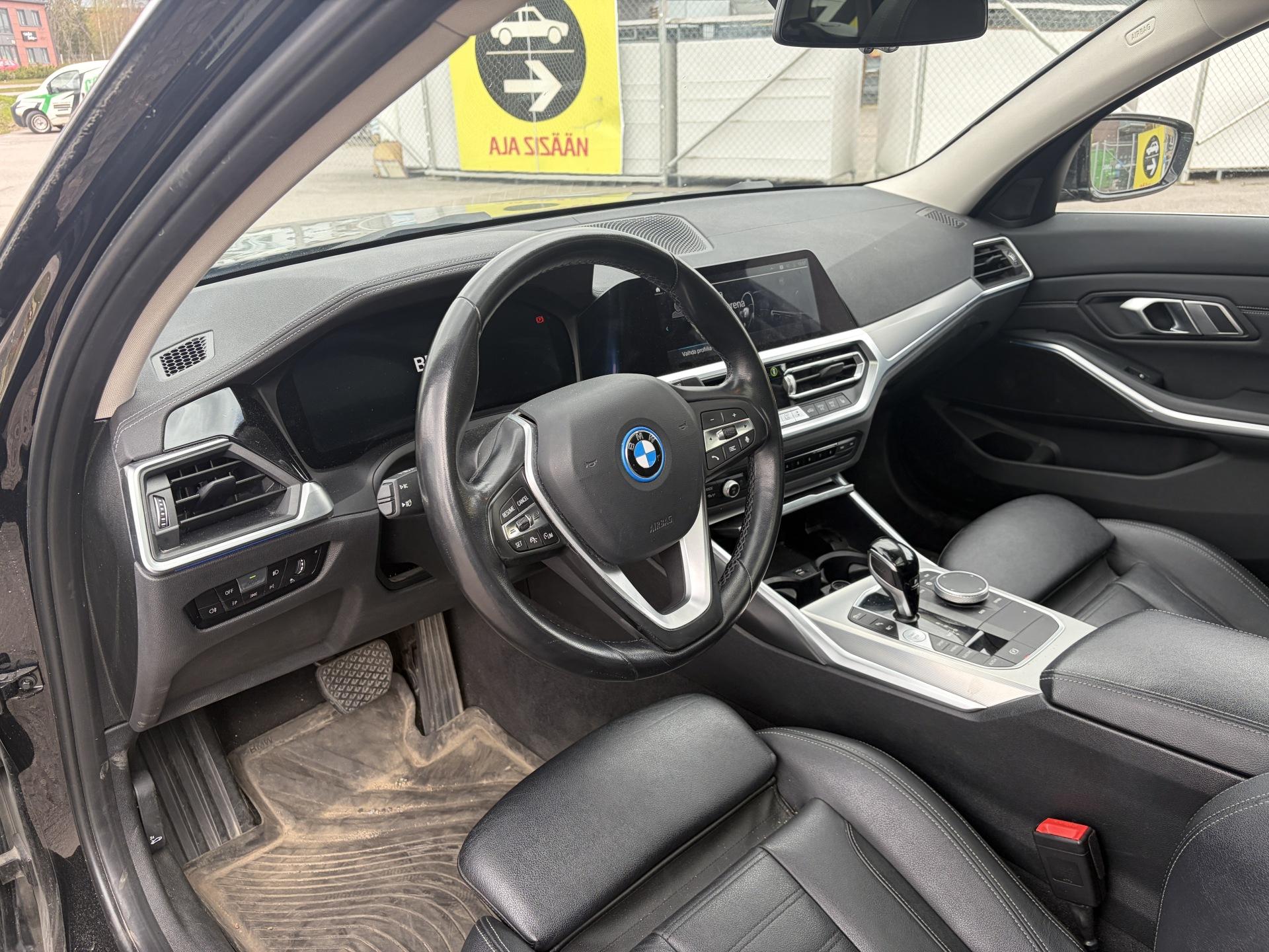 BMW 330 2022