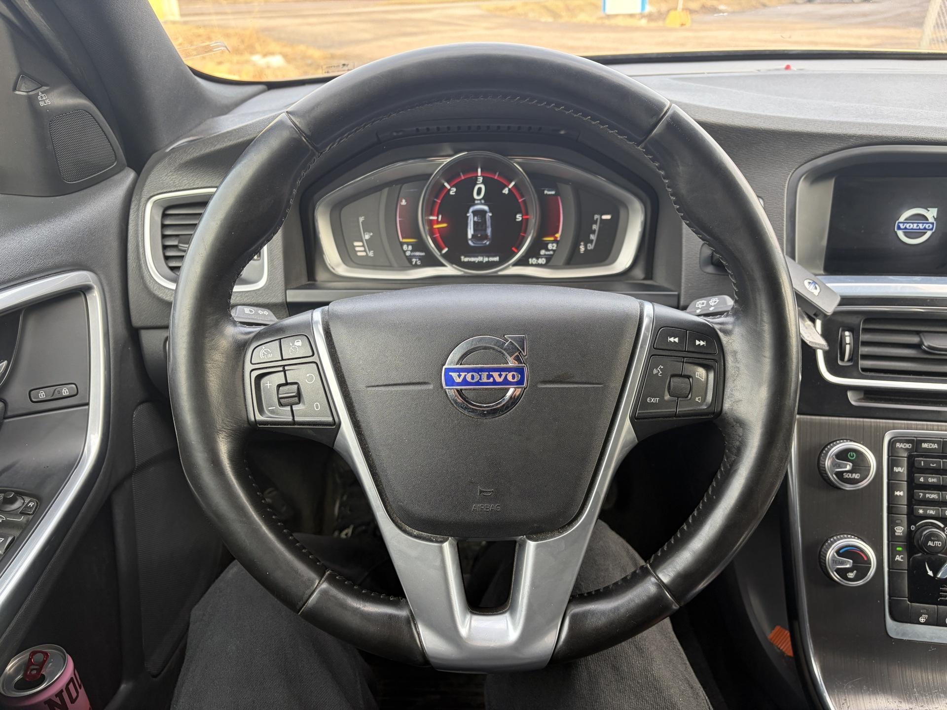 VOLVO V60 Cross Country 2016