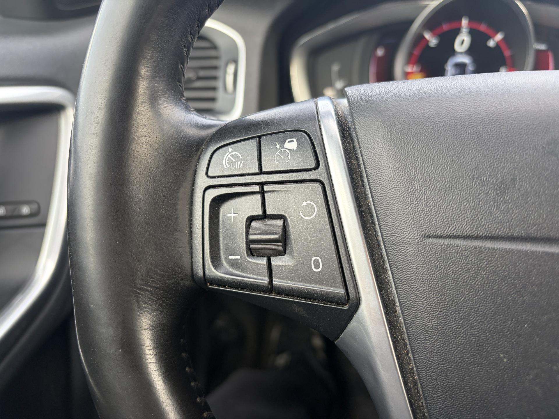 VOLVO V60 Cross Country 2016