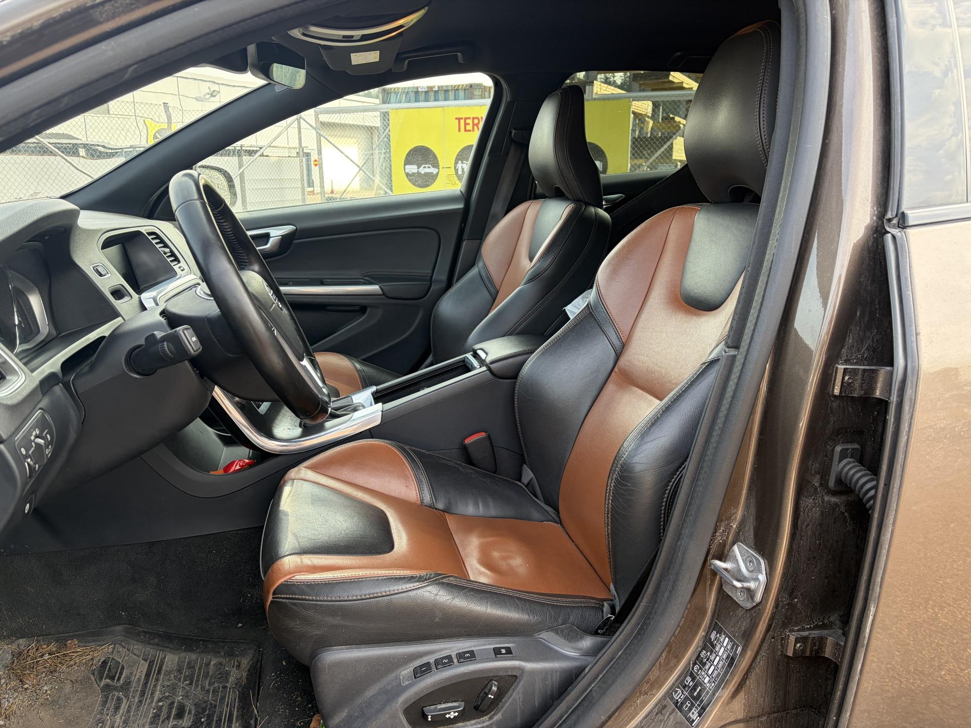 VOLVO V60 Cross Country 2016