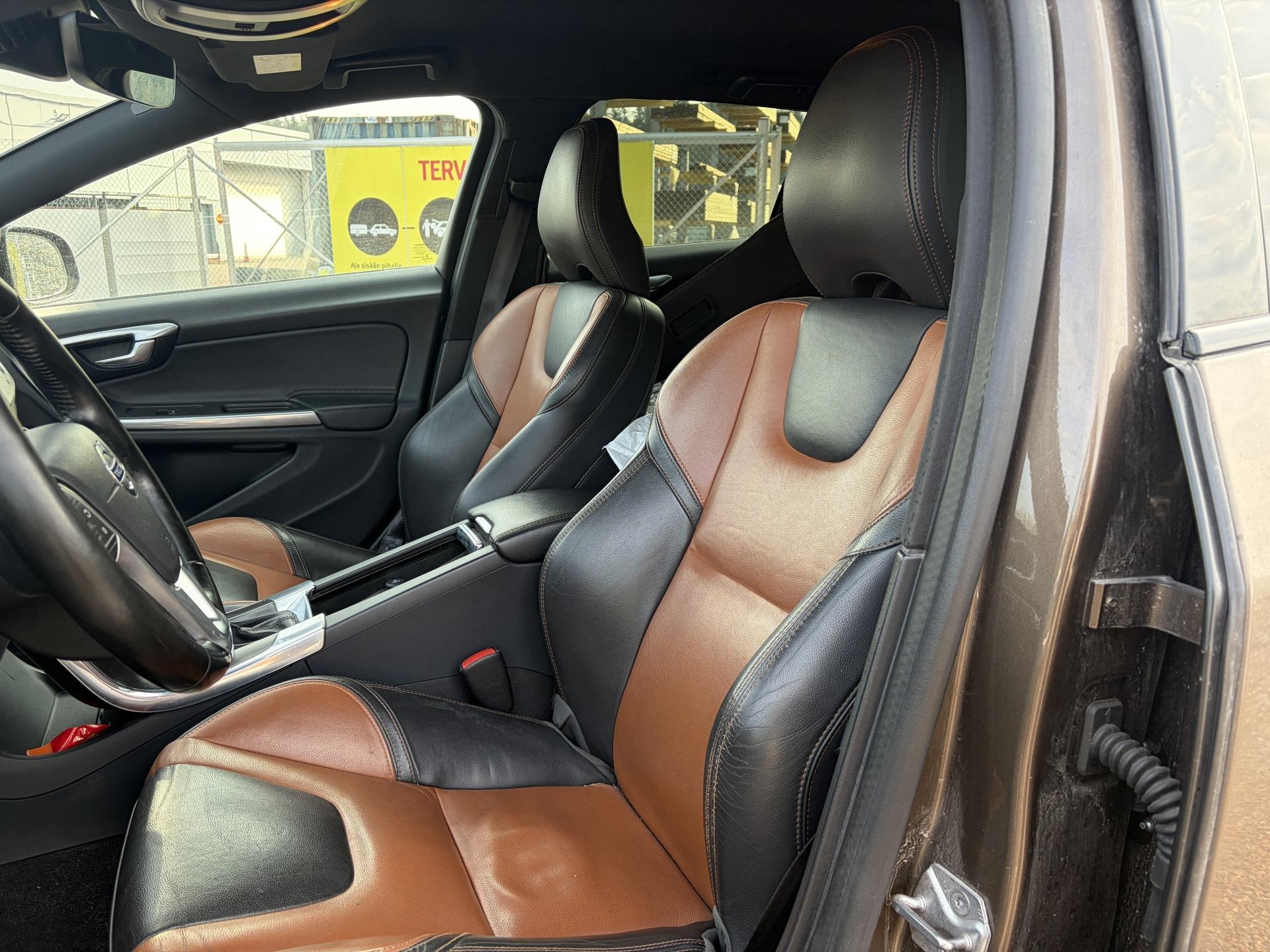 VOLVO V60 Cross Country 2016