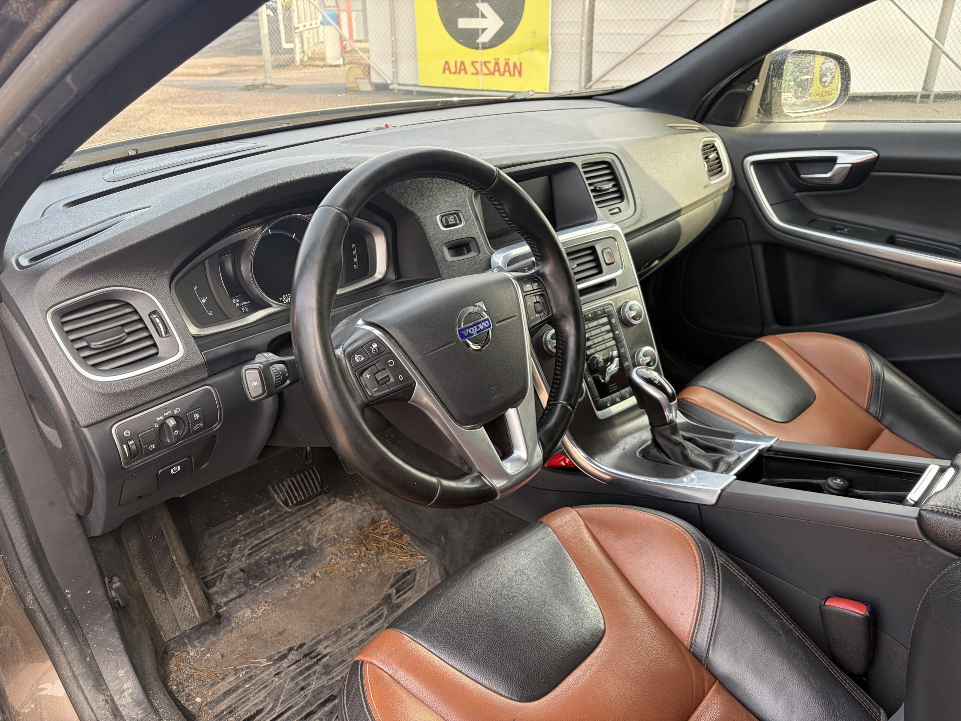 VOLVO V60 Cross Country 2016