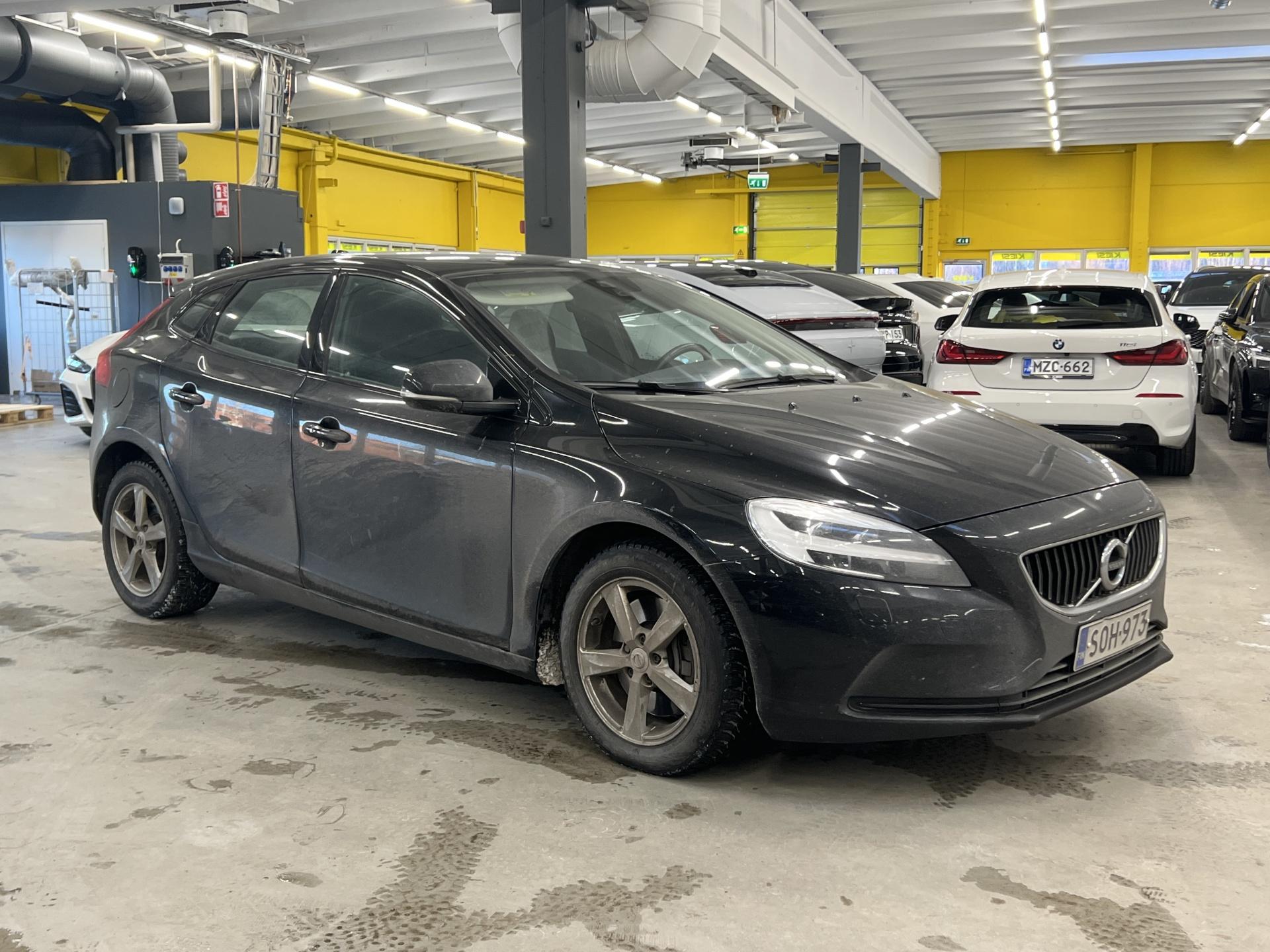 VOLVO V40 2019
