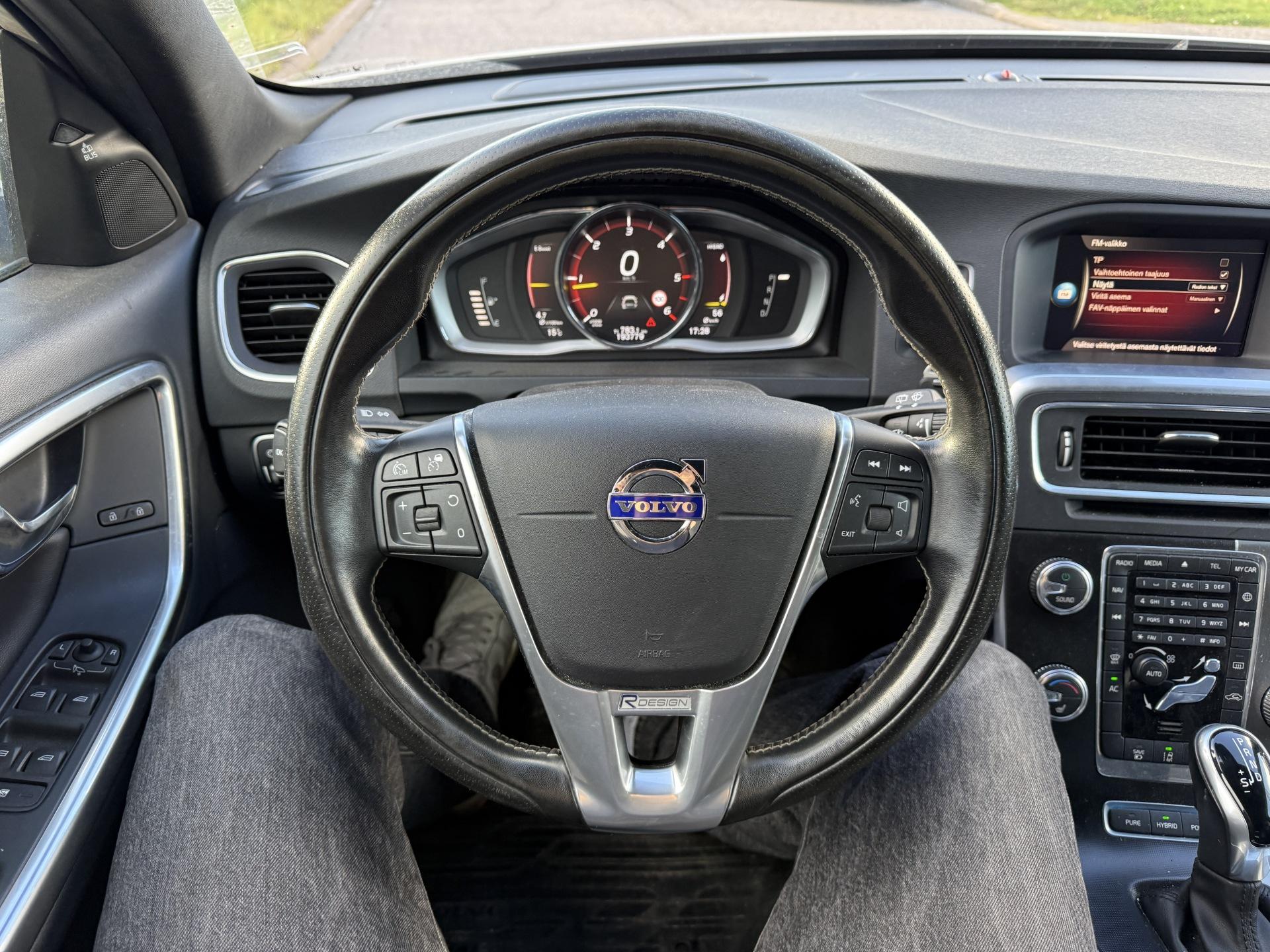 VOLVO V60 2017