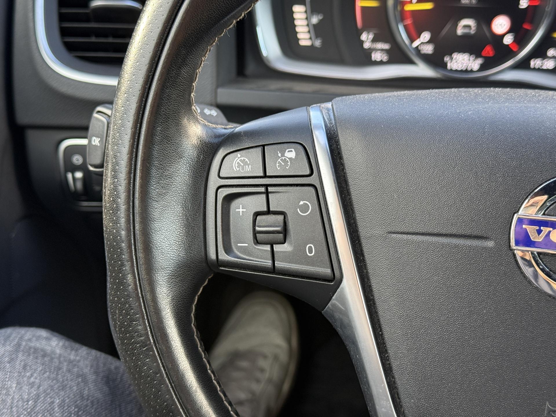 VOLVO V60 2017