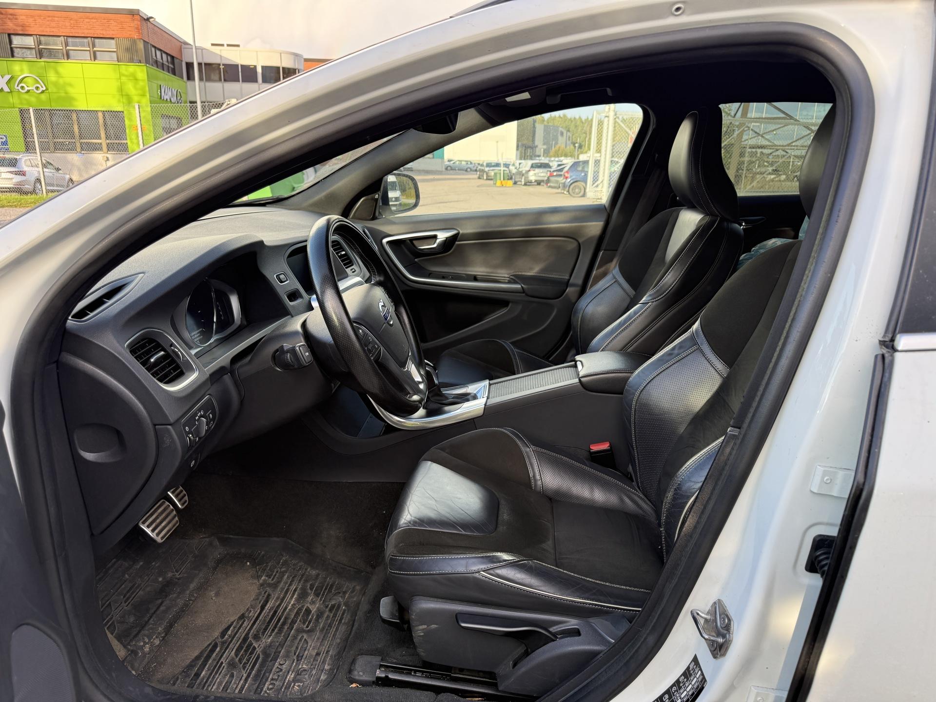 VOLVO V60 2017