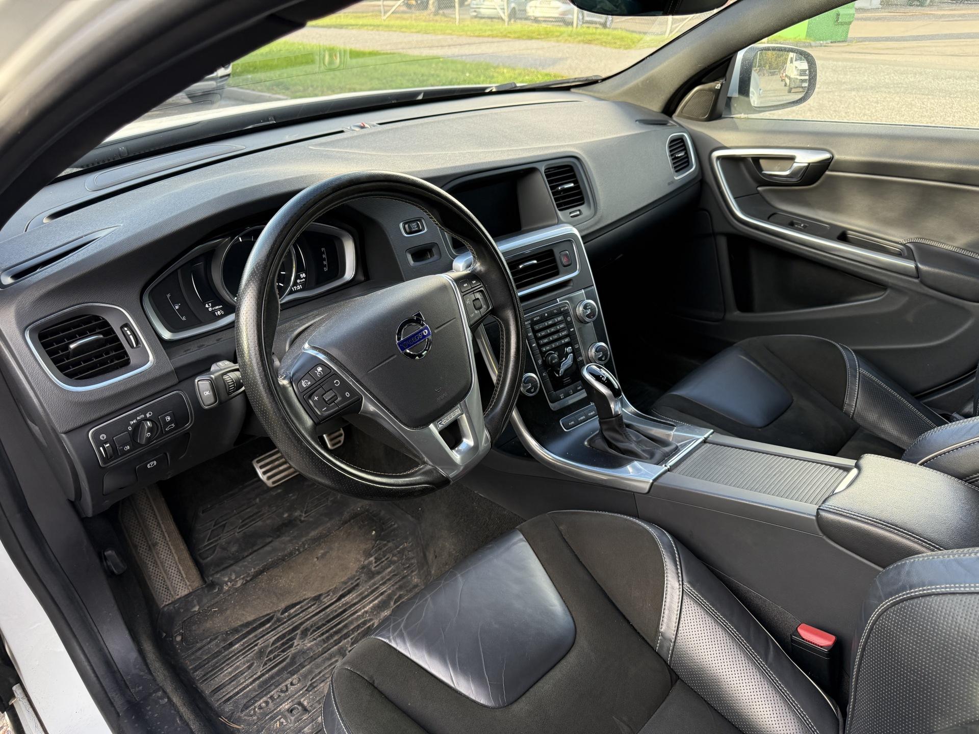 VOLVO V60 2017