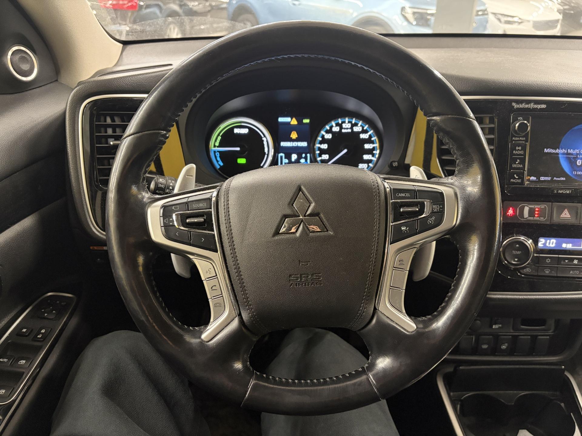 MITSUBISHI Outlander PHEV 2016