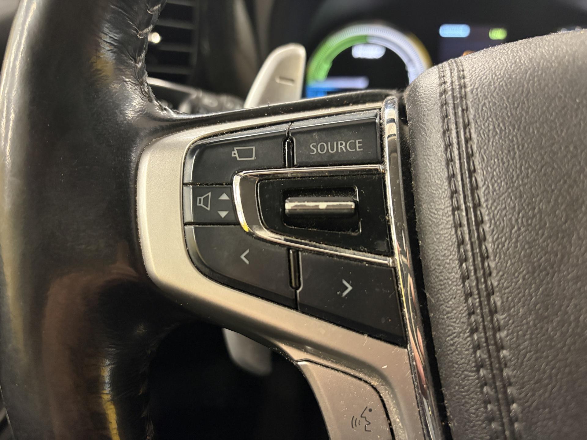 MITSUBISHI Outlander PHEV 2016