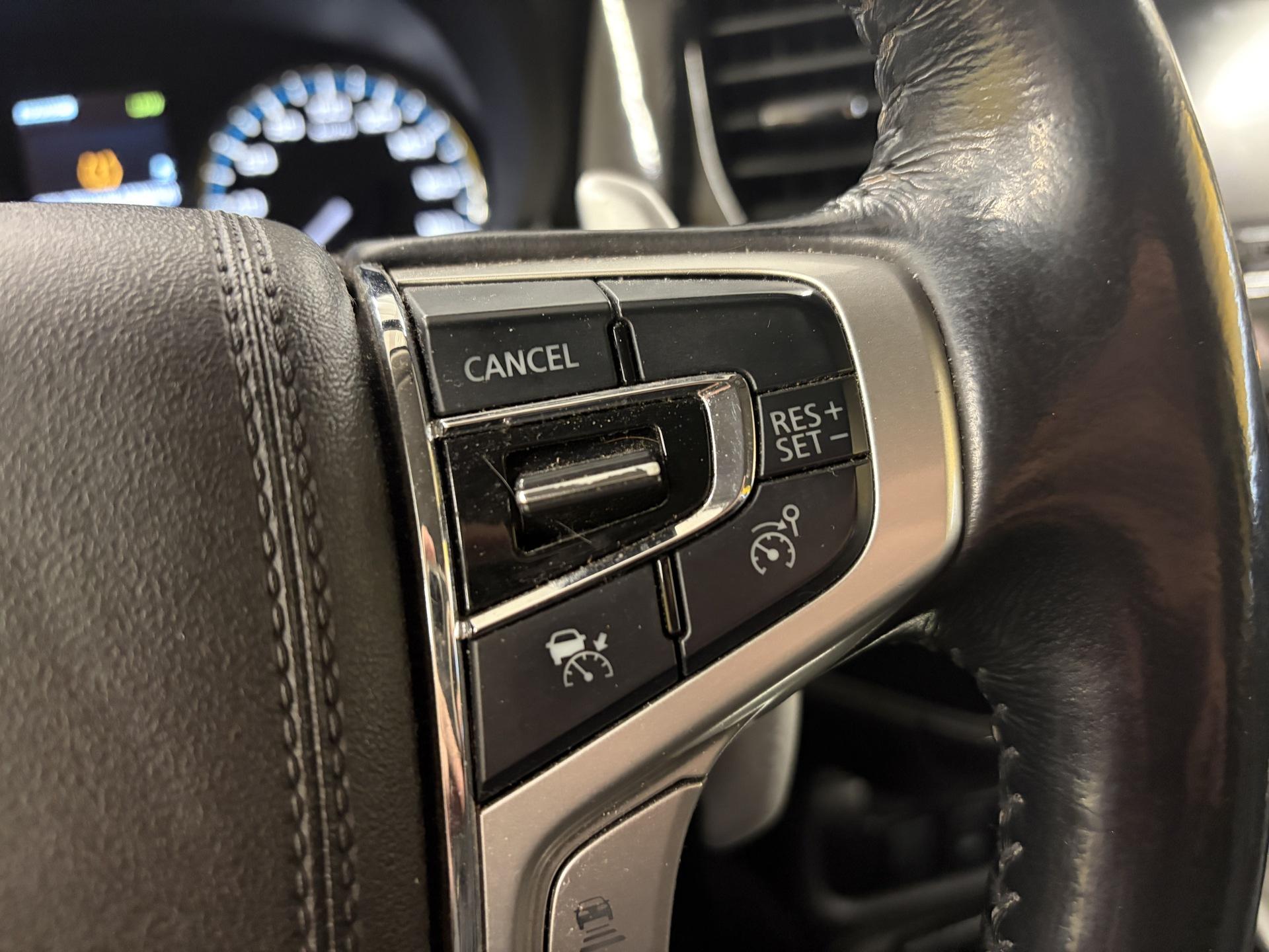 MITSUBISHI Outlander PHEV 2016