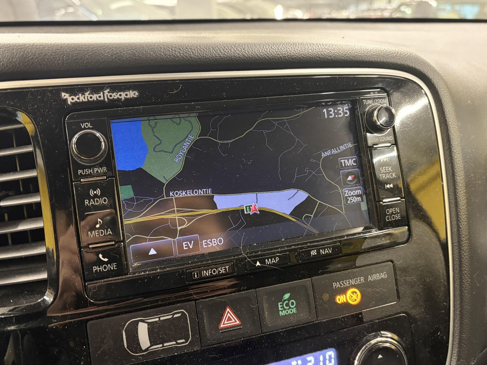 MITSUBISHI Outlander PHEV 2016