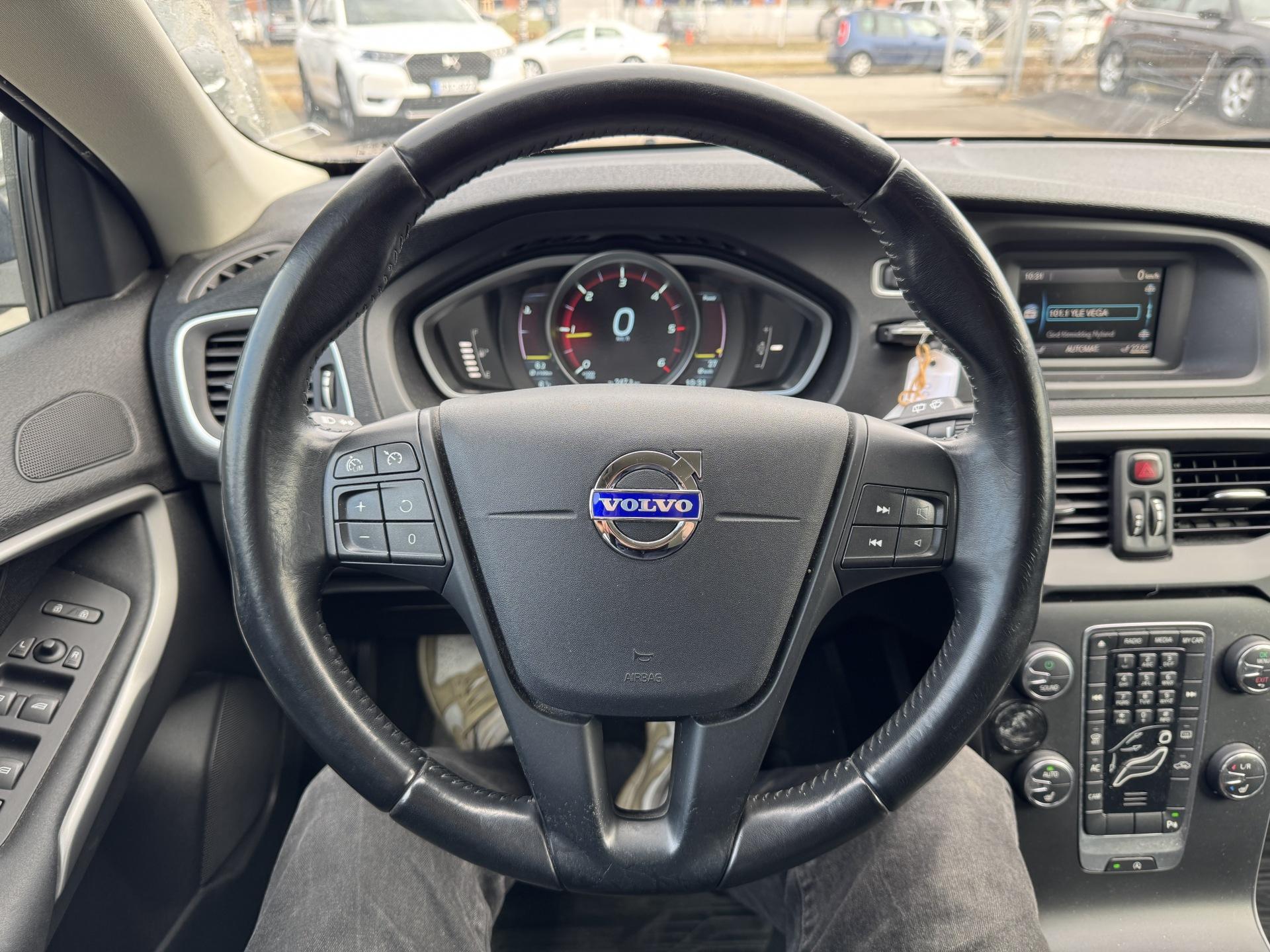 VOLVO V40 2013