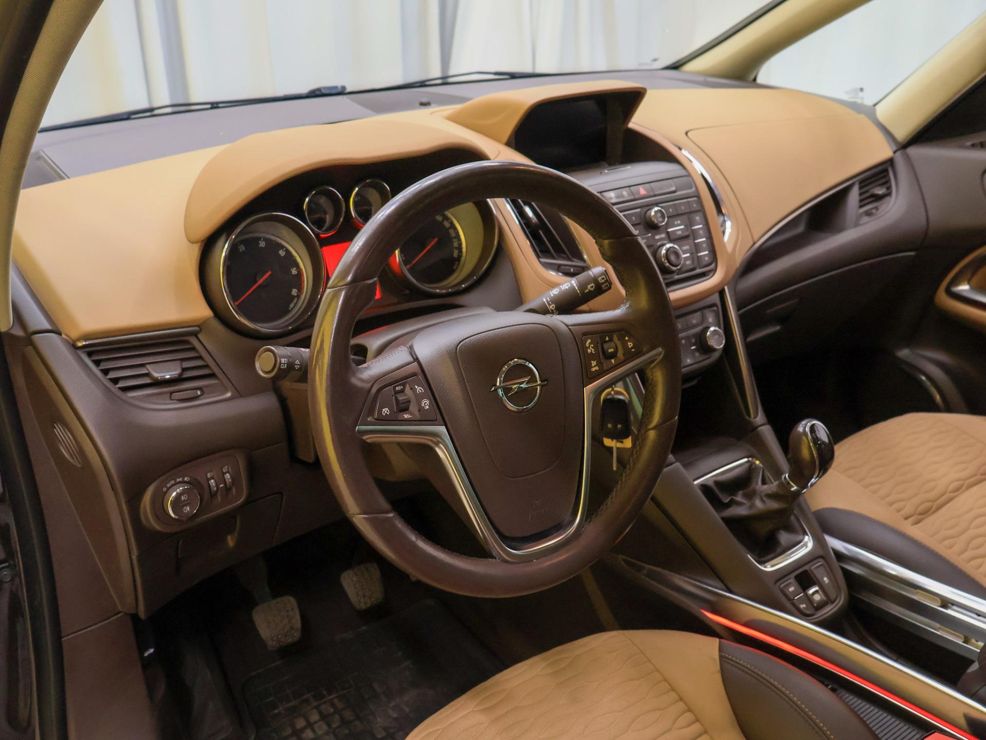 OPEL Zafira Tourer 2012