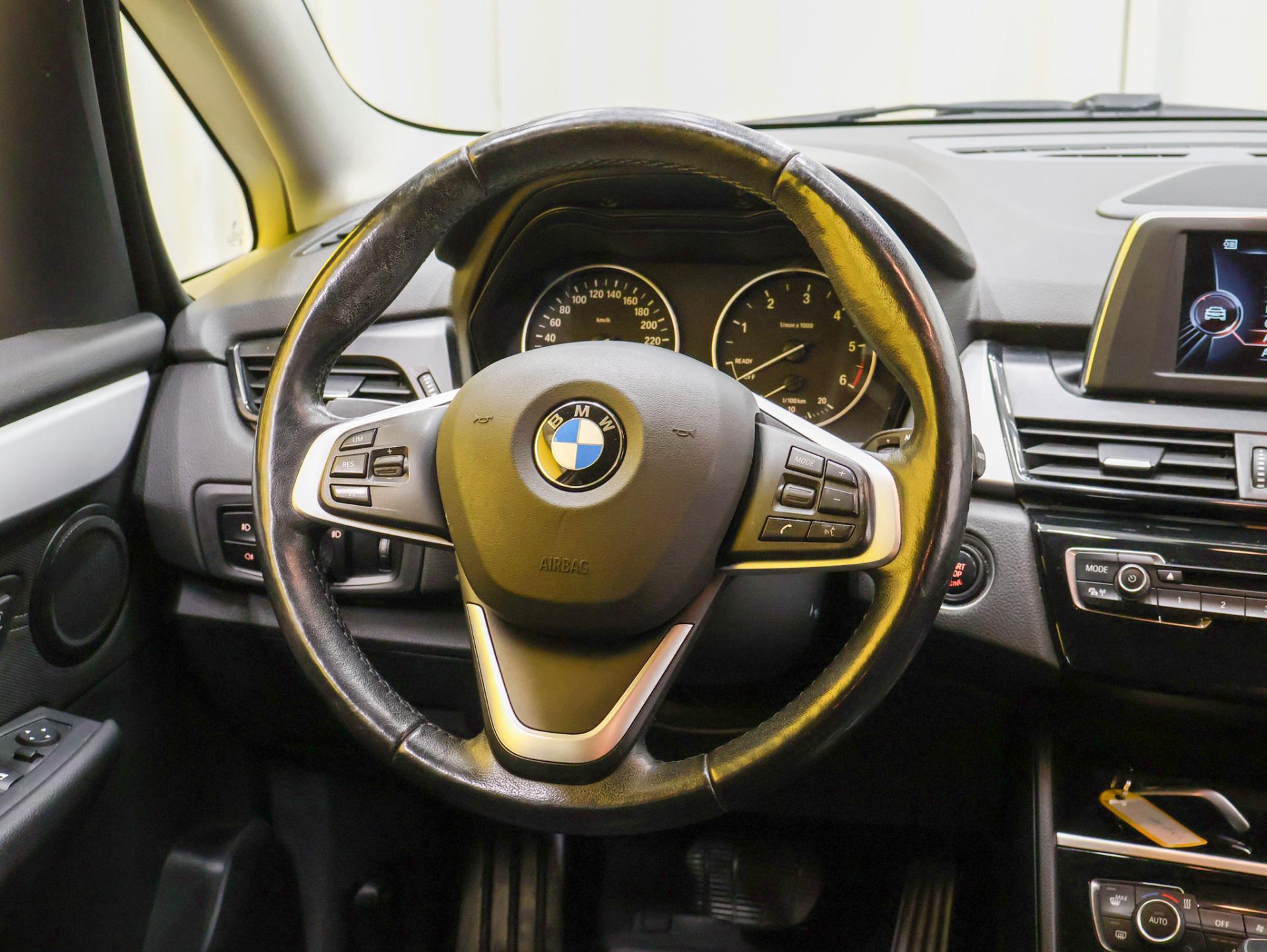BMW 218 2015