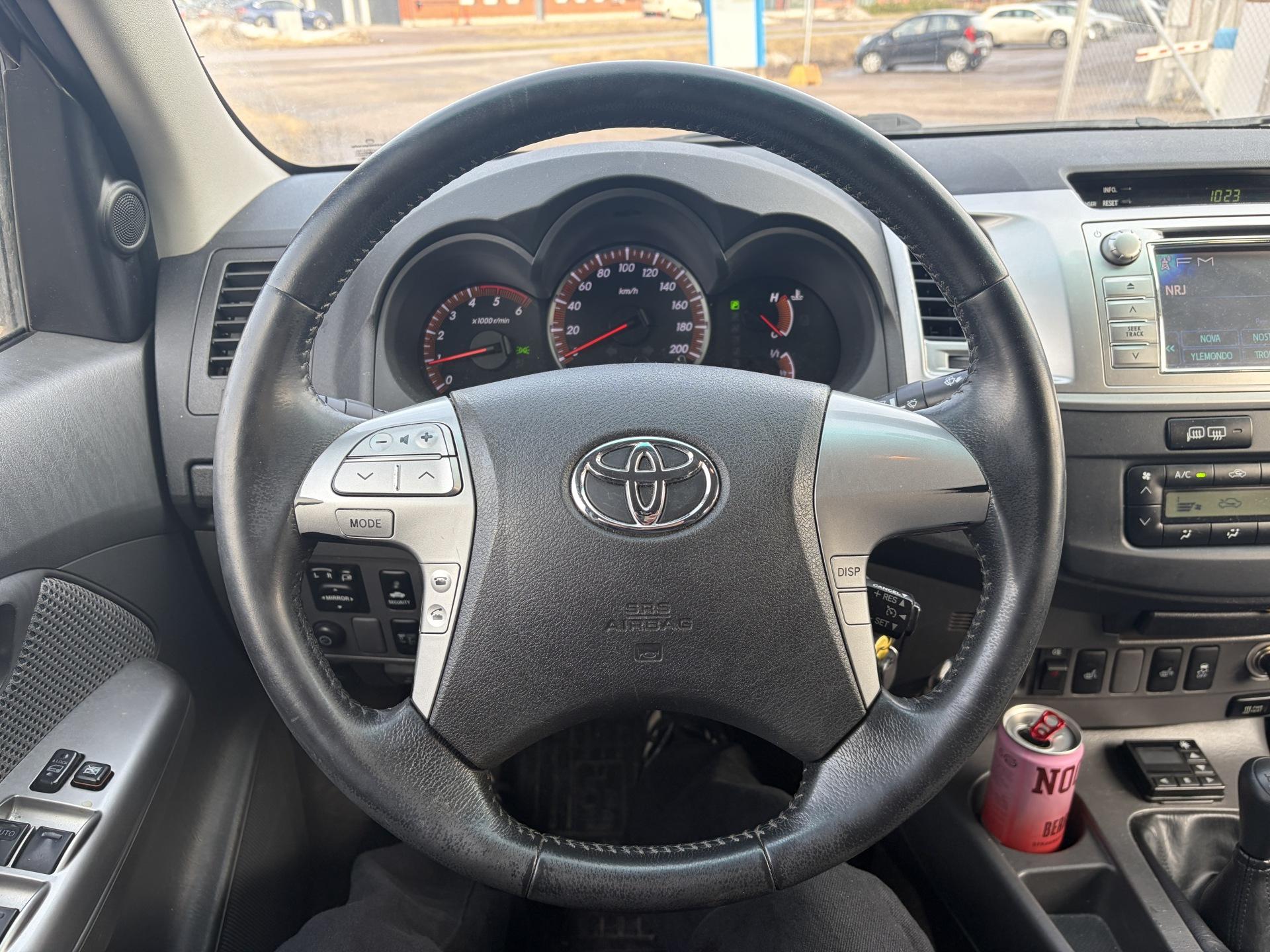 TOYOTA Hilux 2012