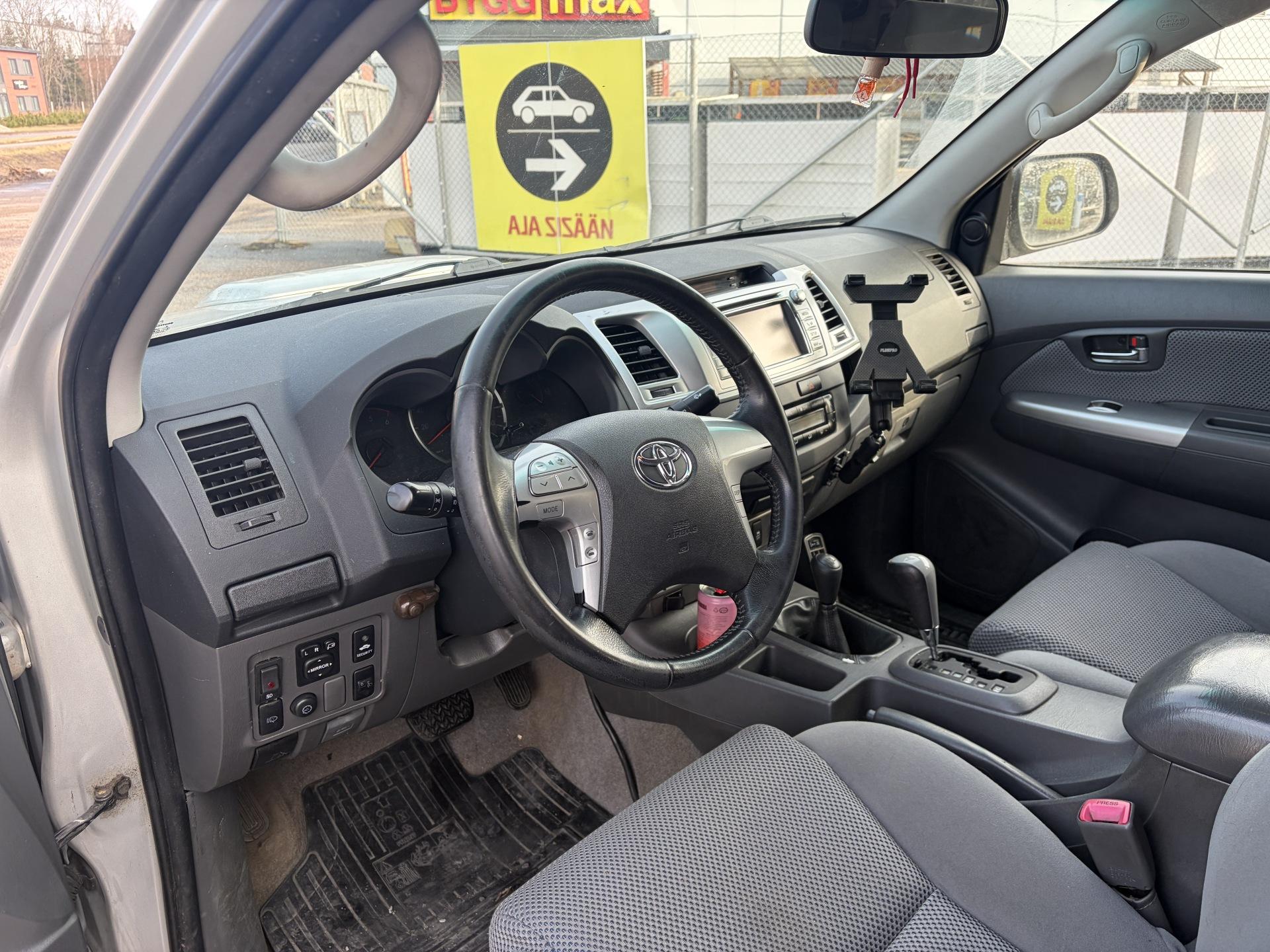 TOYOTA Hilux 2012